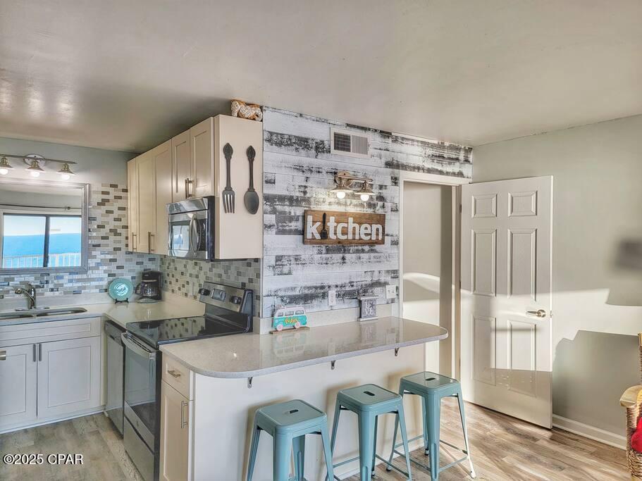 Image 18 For 8743 Thomas Drive 810