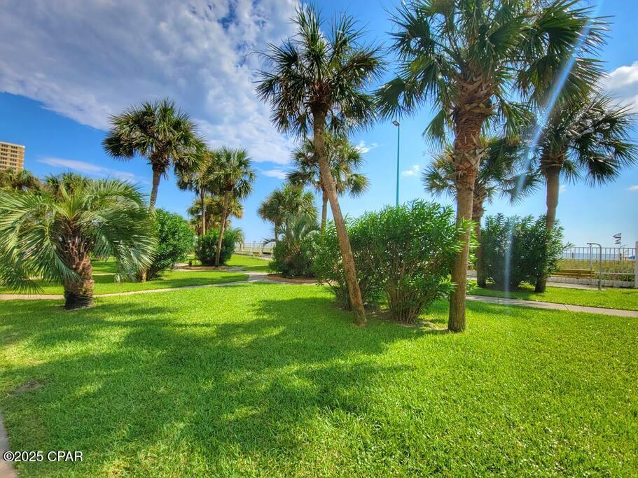 Image 32 For 8743 Thomas Drive 810