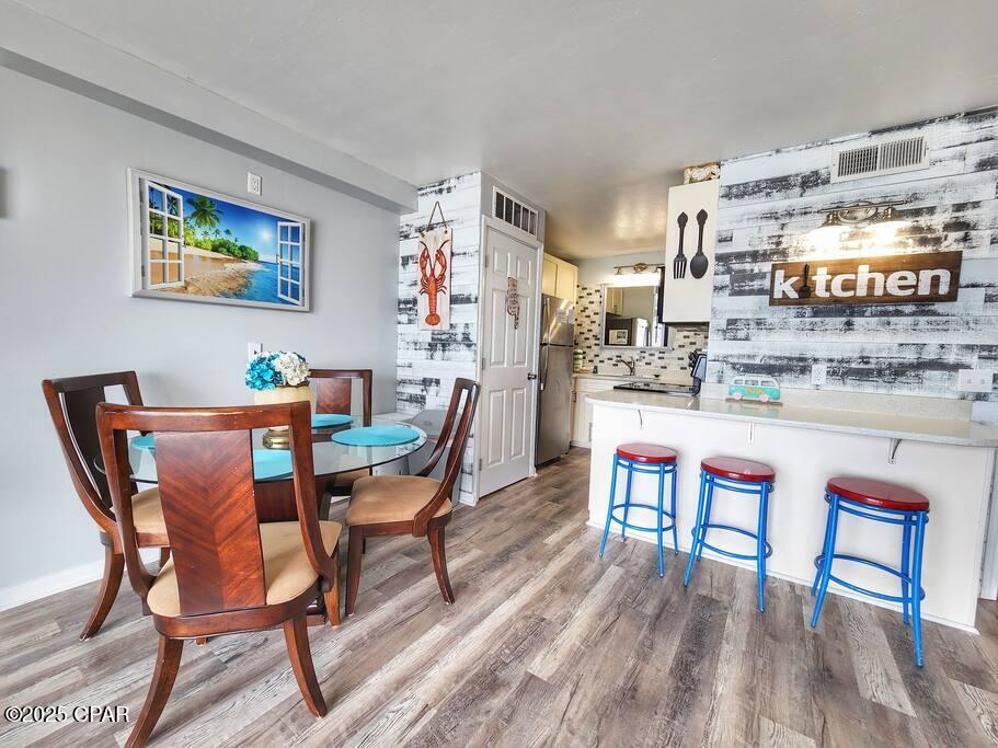 Image 6 For 8743 Thomas Drive 810