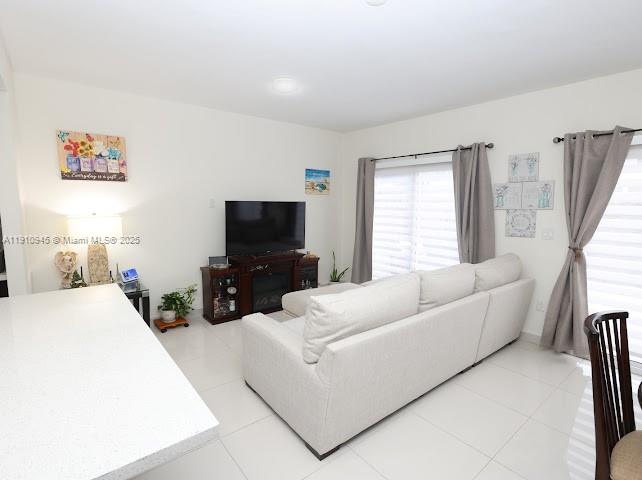 Modern New Construction 2020!
Beautiful 4BD/3.5BA with porcelain tiles, impact windows/doors, and an open modern kitchen with wood cabinets, granite counters, backsplash, and stainless appliances. Two master suites—one on the first floor with private entrance, and another upstairs with balcony and walk-in closet. LED lighting, 2 parking spaces, NO CDD, Low HOA. Move-in ready and perfectly designed for today’s lifestyle.