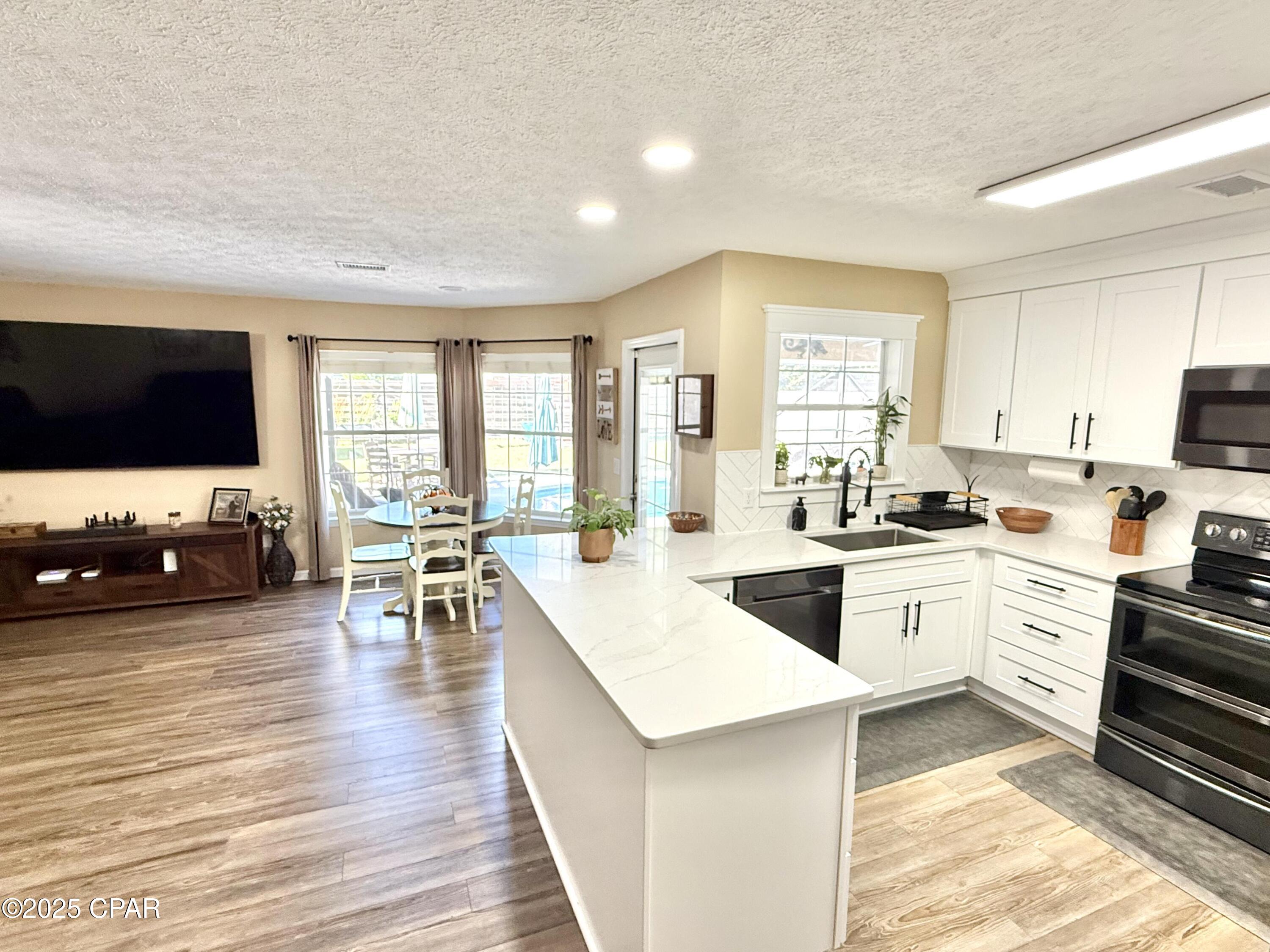 Image 12 For 202 Hidden Pines Drive