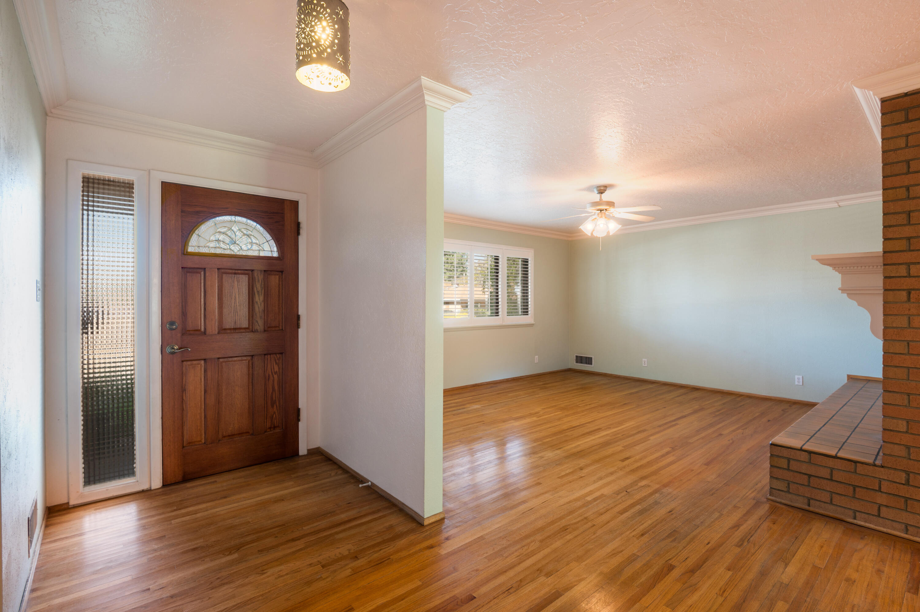 2912 MESILLA Street NE Living Room