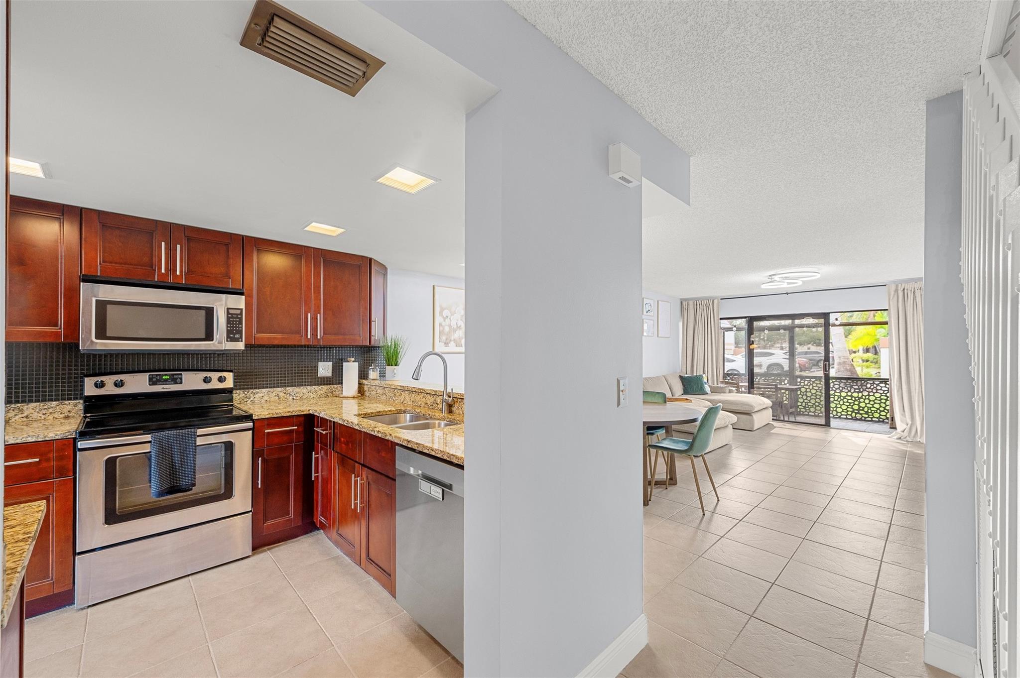 Homes for sale in Davie, FL | 7110 Sw 42Nd Ct #7110, Davie, FL 33314 | MLS# F10536375