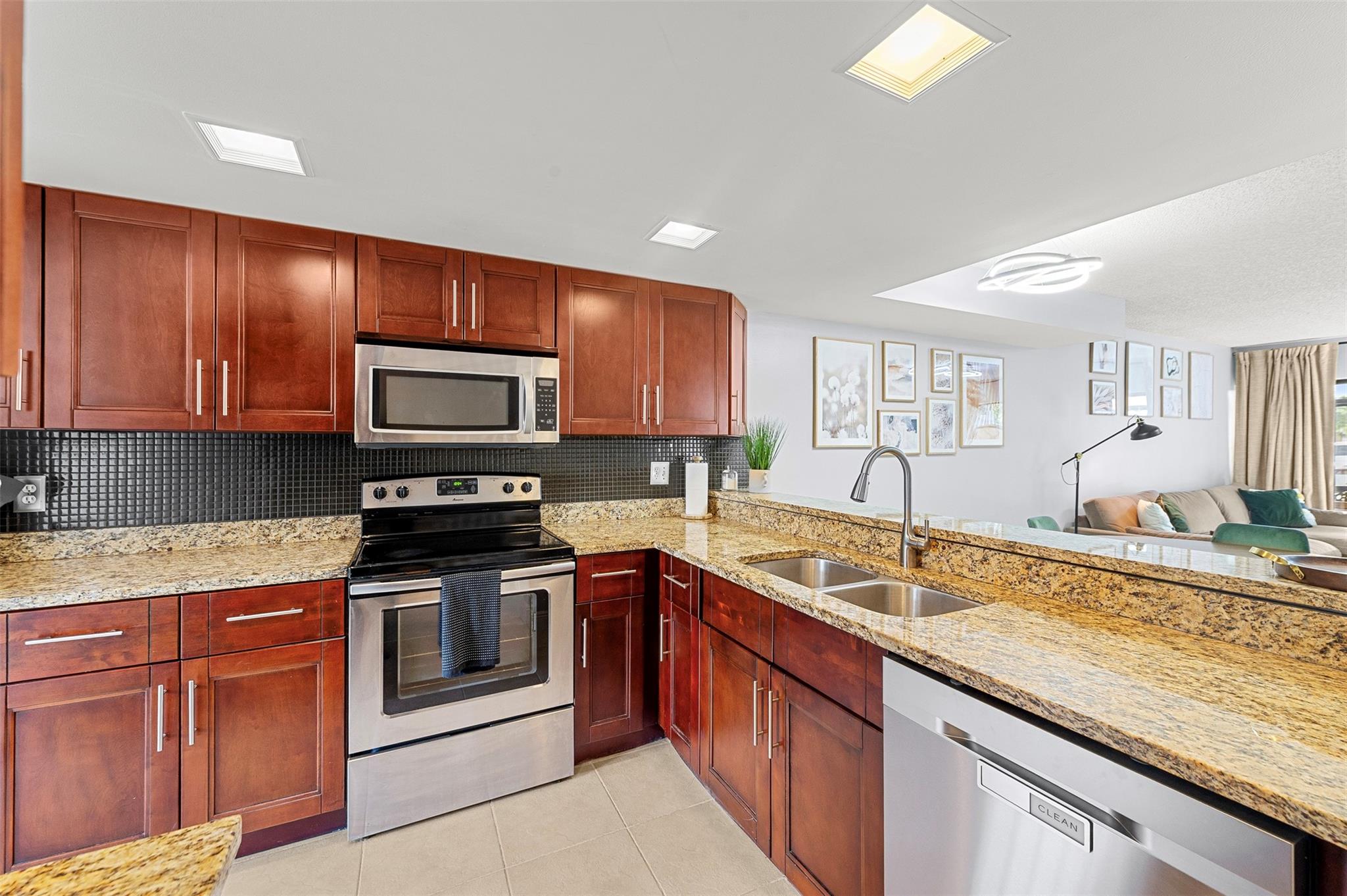 Homes for sale in Davie, FL | 7110 Sw 42Nd Ct #7110, Davie, FL 33314 | MLS# F10536375