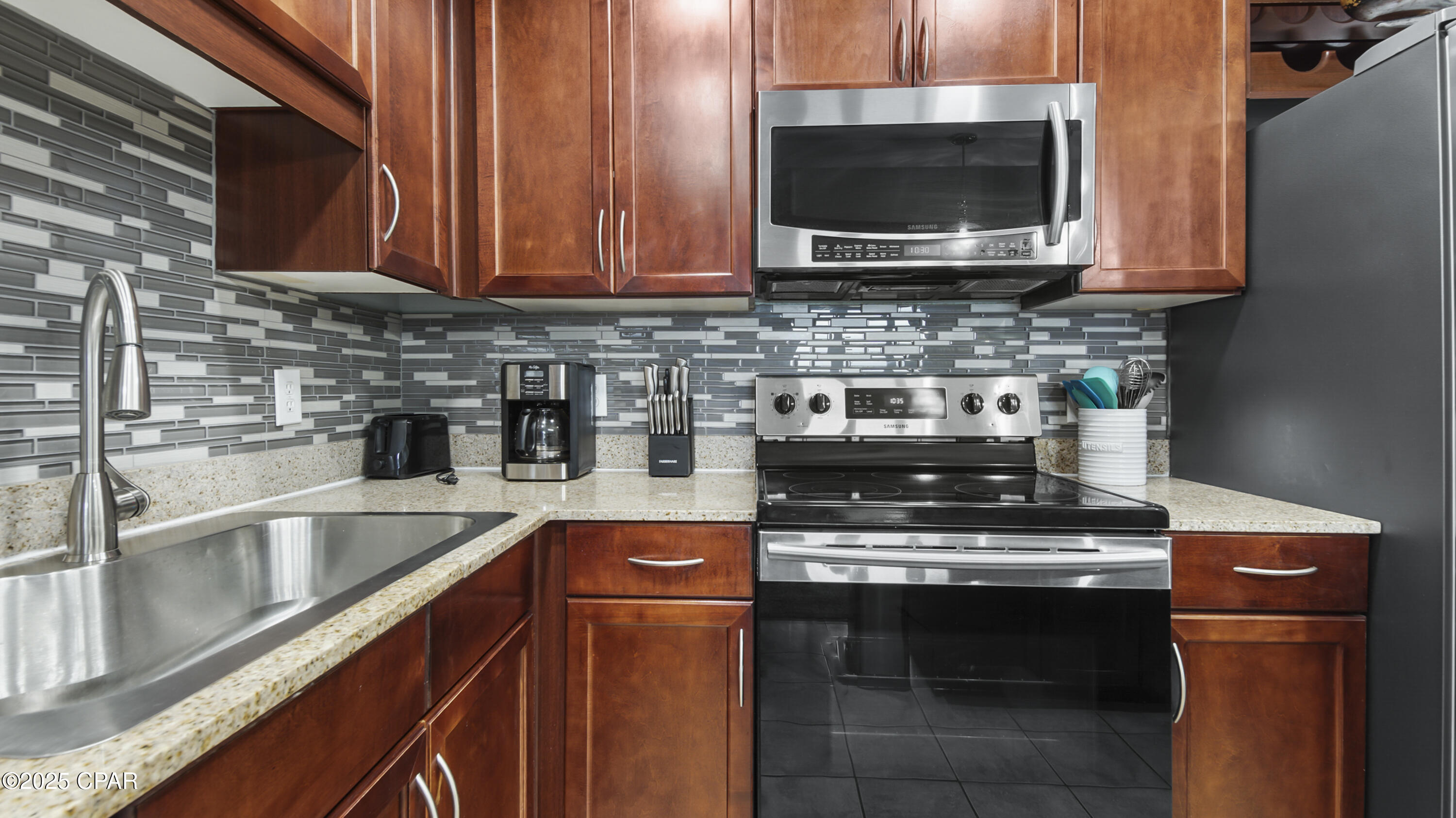 Image 6 For 9902 Thomas Drive 1234