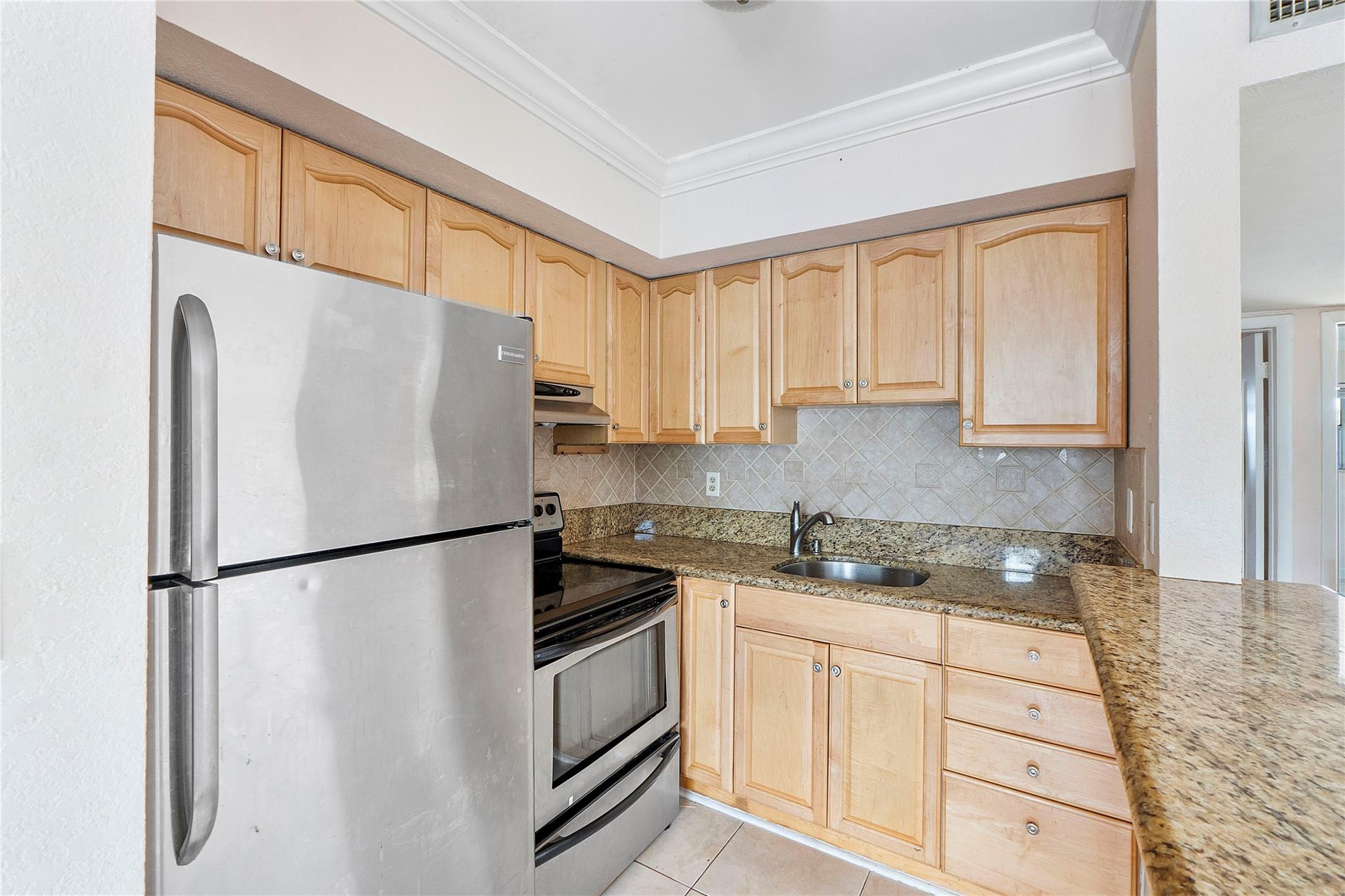 Homes for sale in Oakland Park, FL | 4050 Ne 12Th Ter #39-2, Oakland Park, FL 33334 | MLS# F10535523