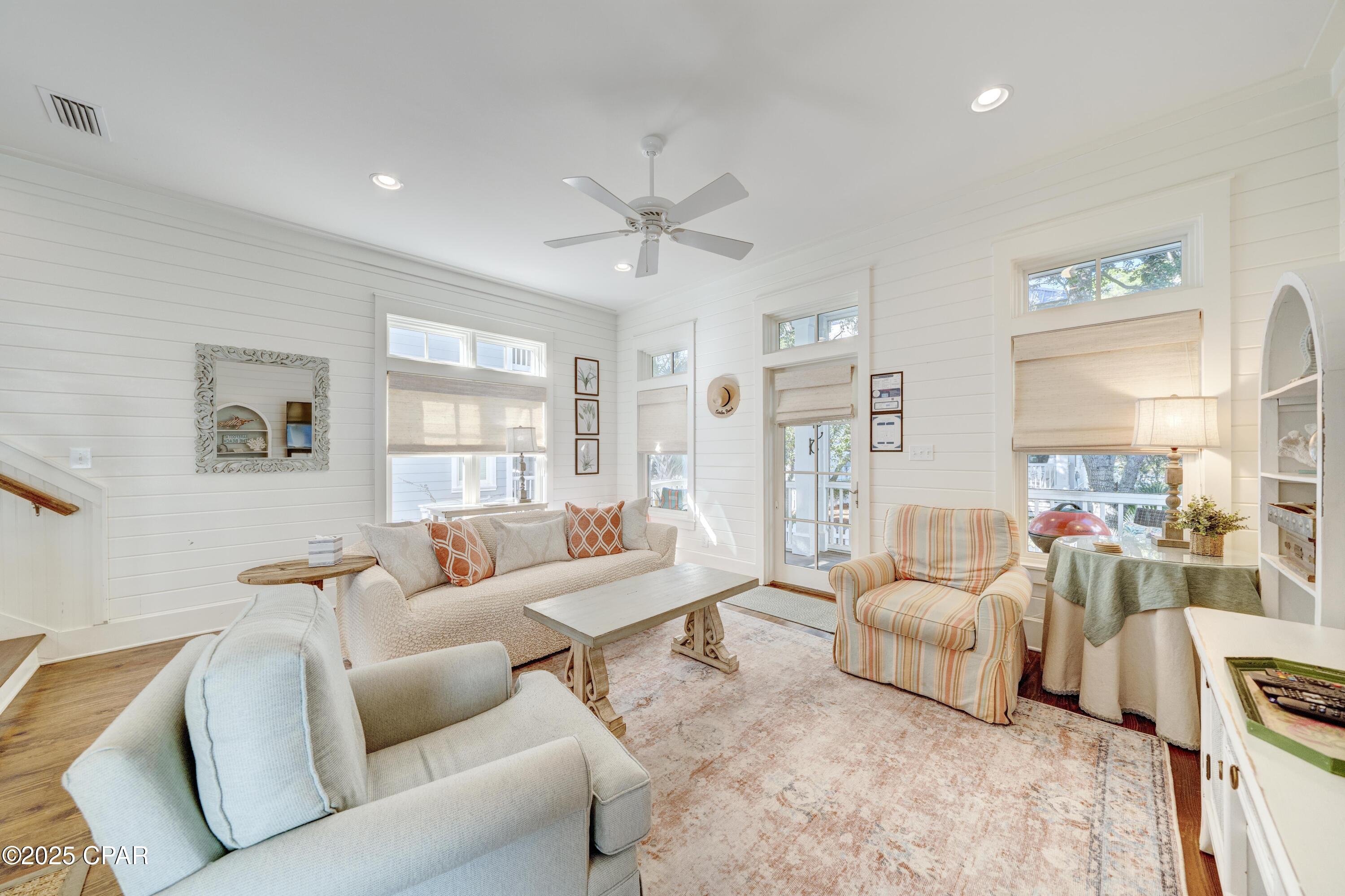 Listing photo id 10 for 148 Parkshore Drive