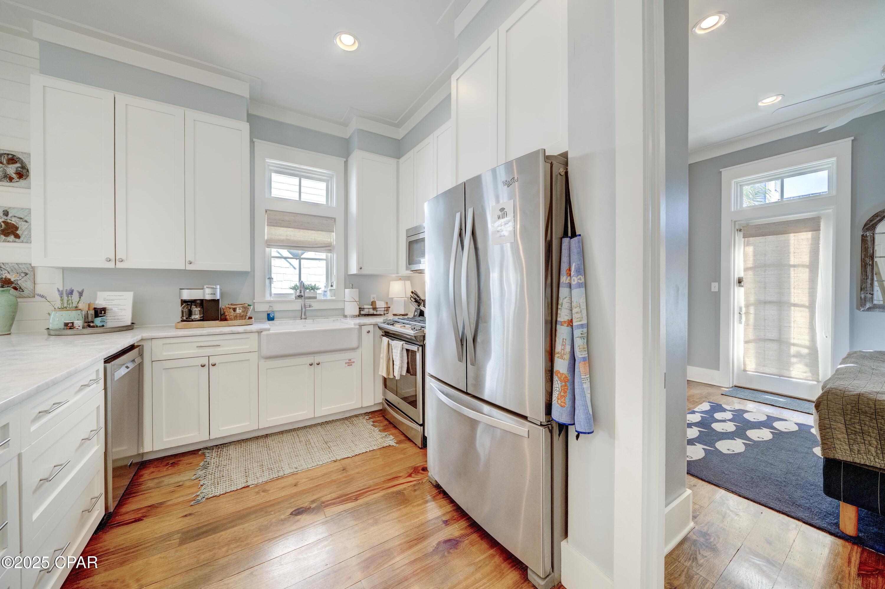 Listing photo id 13 for 148 Parkshore Drive