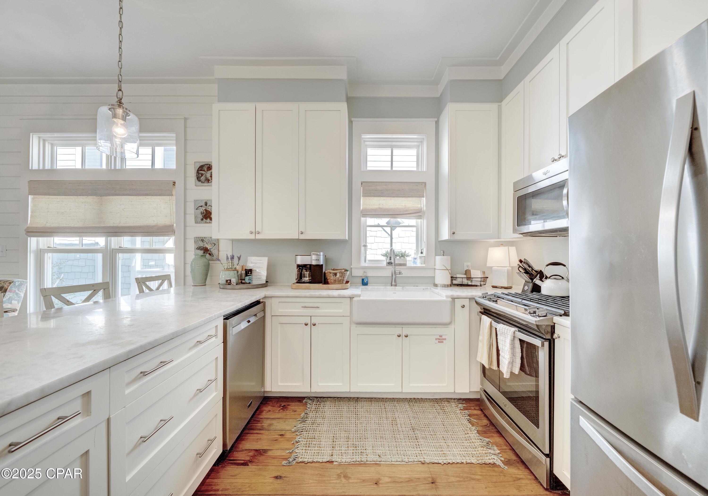 Listing photo id 16 for 148 Parkshore Drive