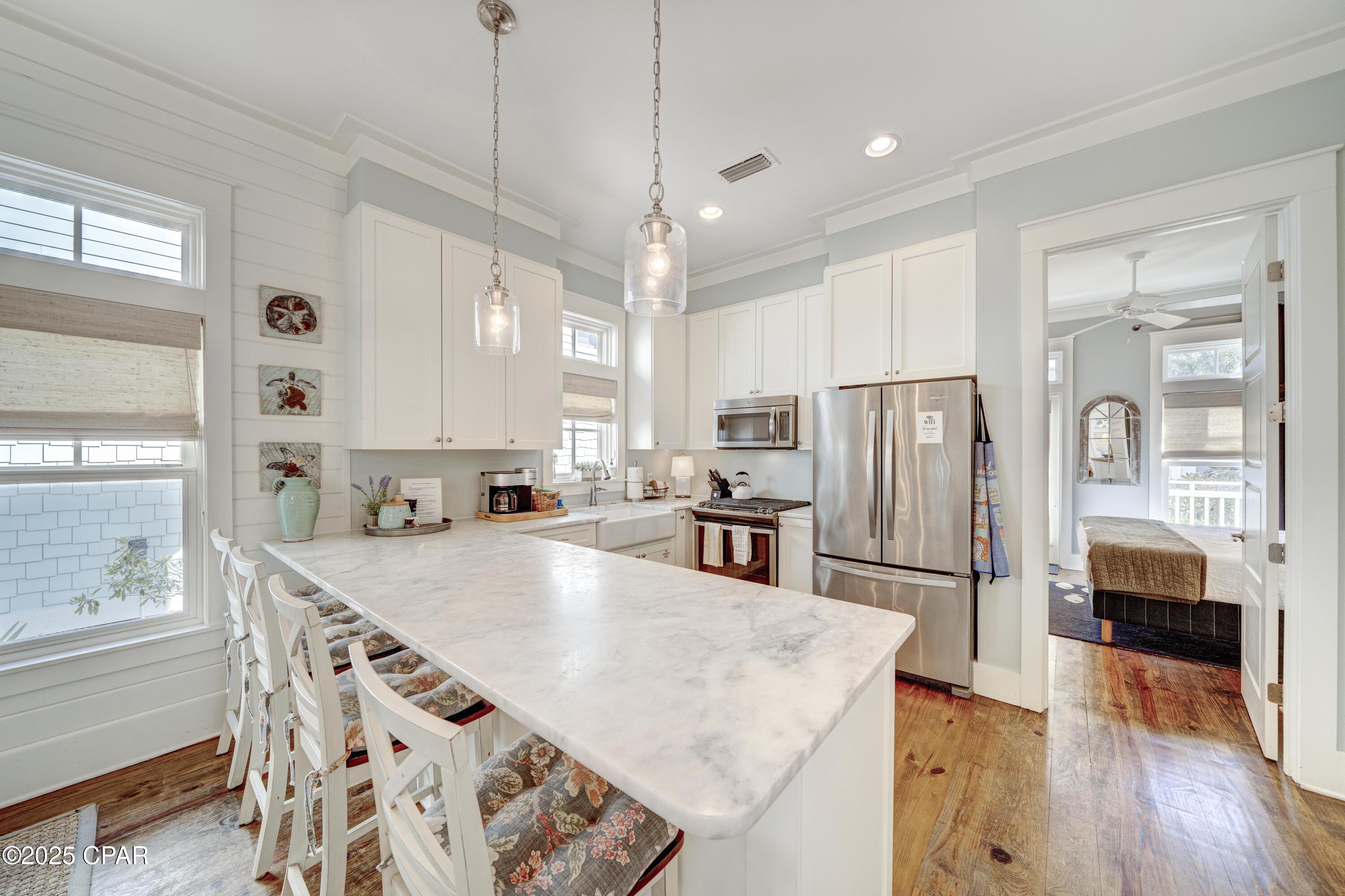 Listing photo id 17 for 148 Parkshore Drive