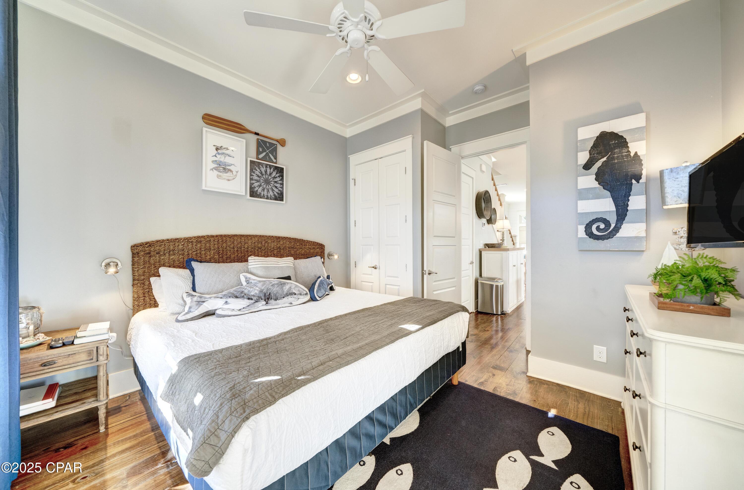 Listing photo id 20 for 148 Parkshore Drive