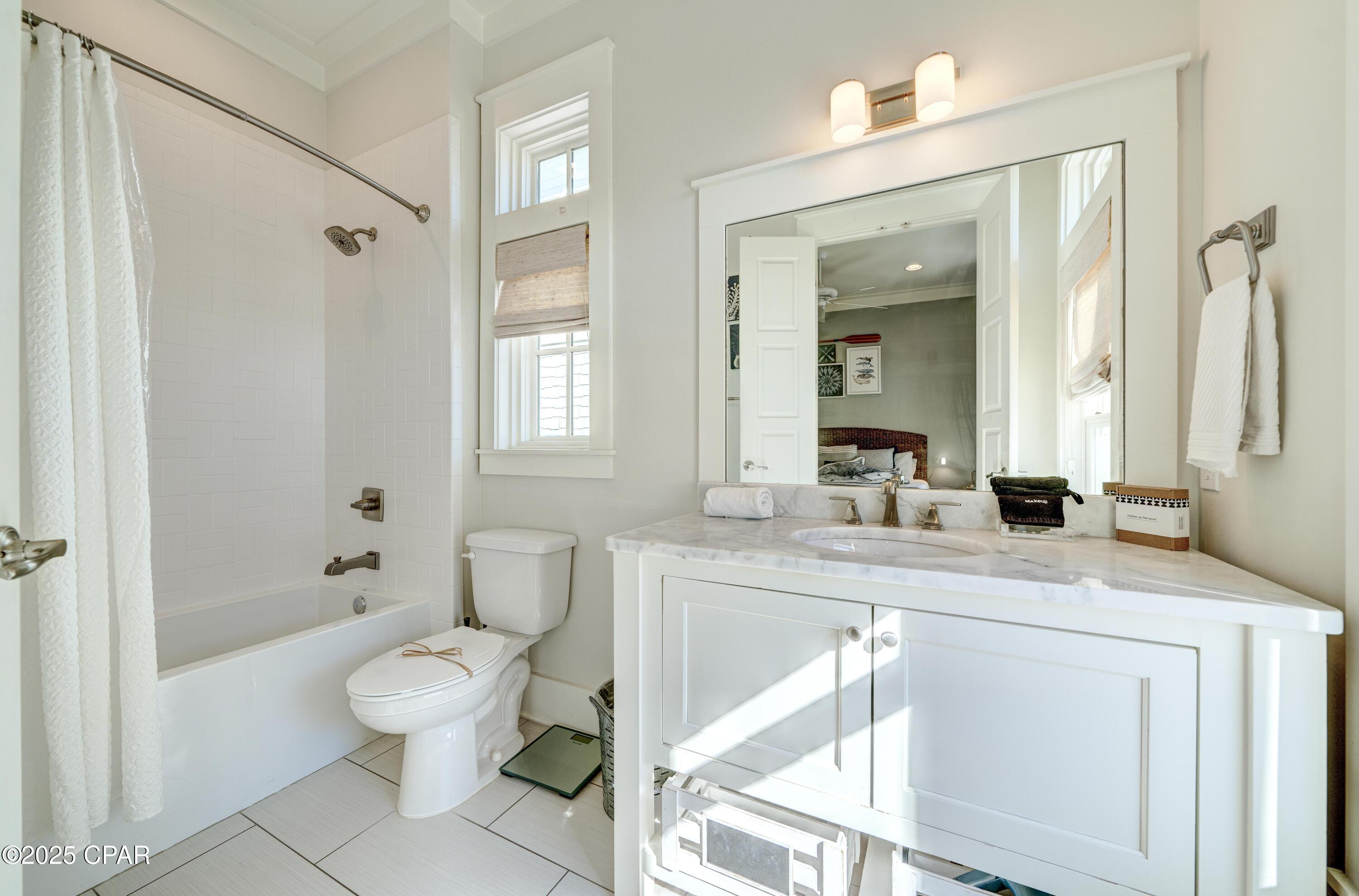 Listing photo id 21 for 148 Parkshore Drive