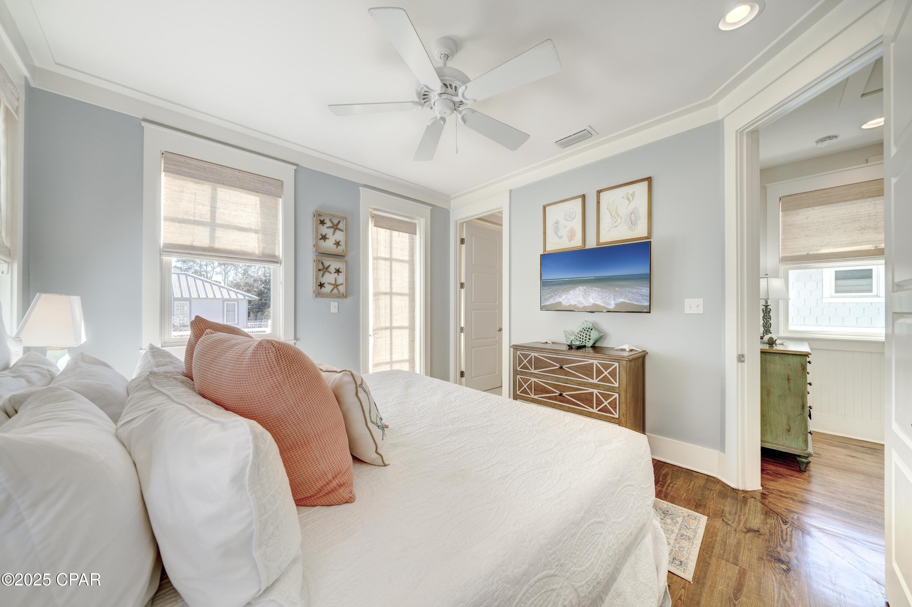 Listing photo id 23 for 148 Parkshore Drive