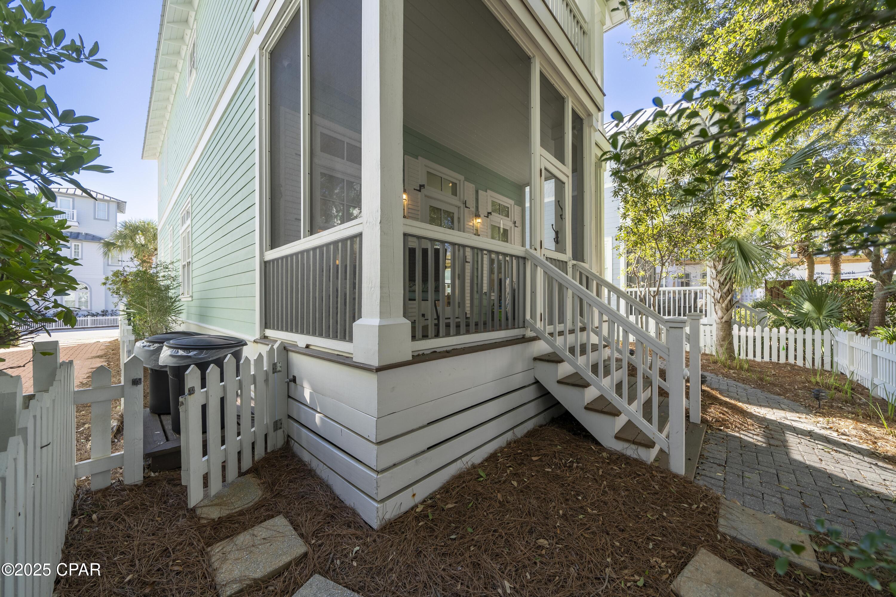 Listing photo id 4 for 148 Parkshore Drive