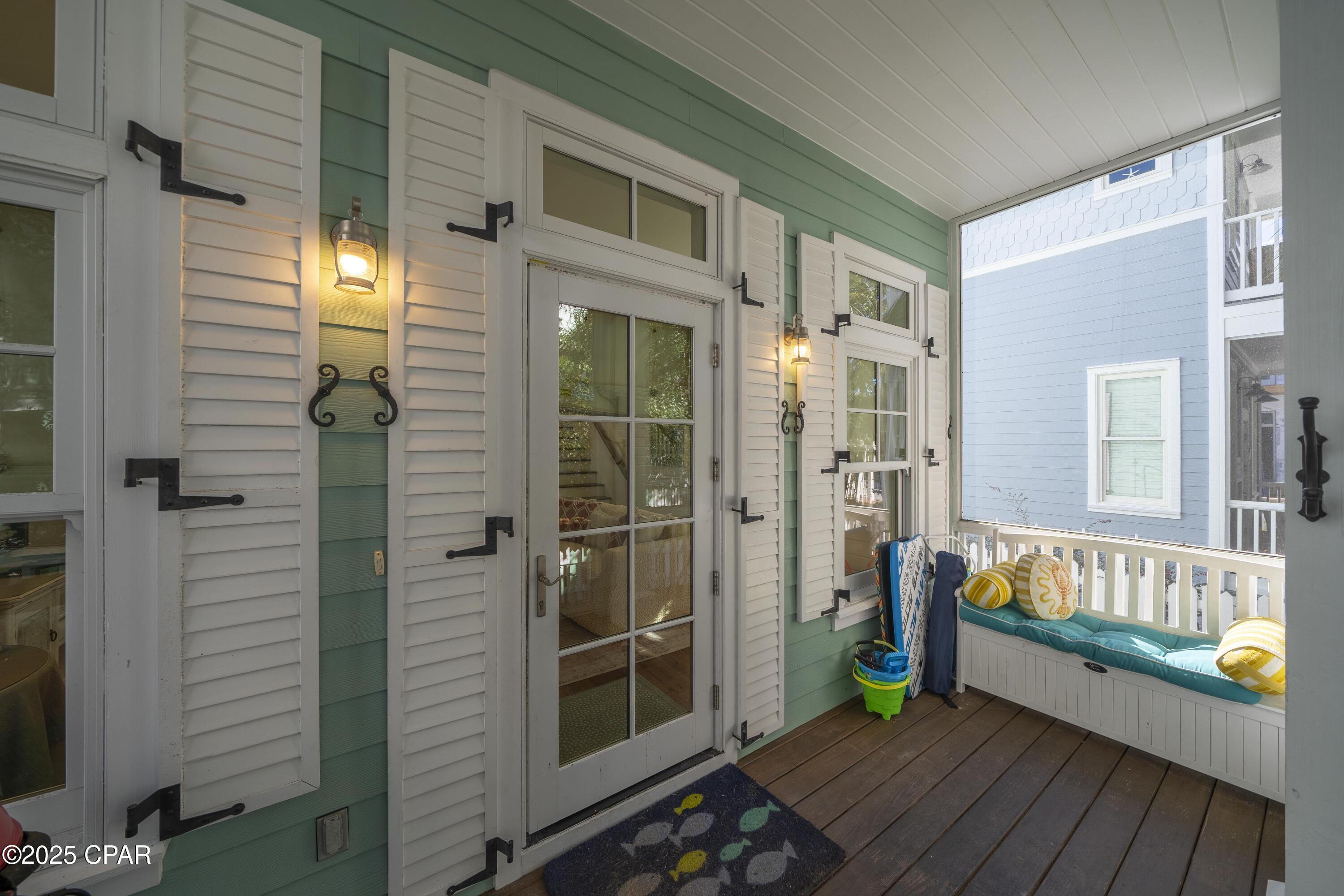 Listing photo id 6 for 148 Parkshore Drive