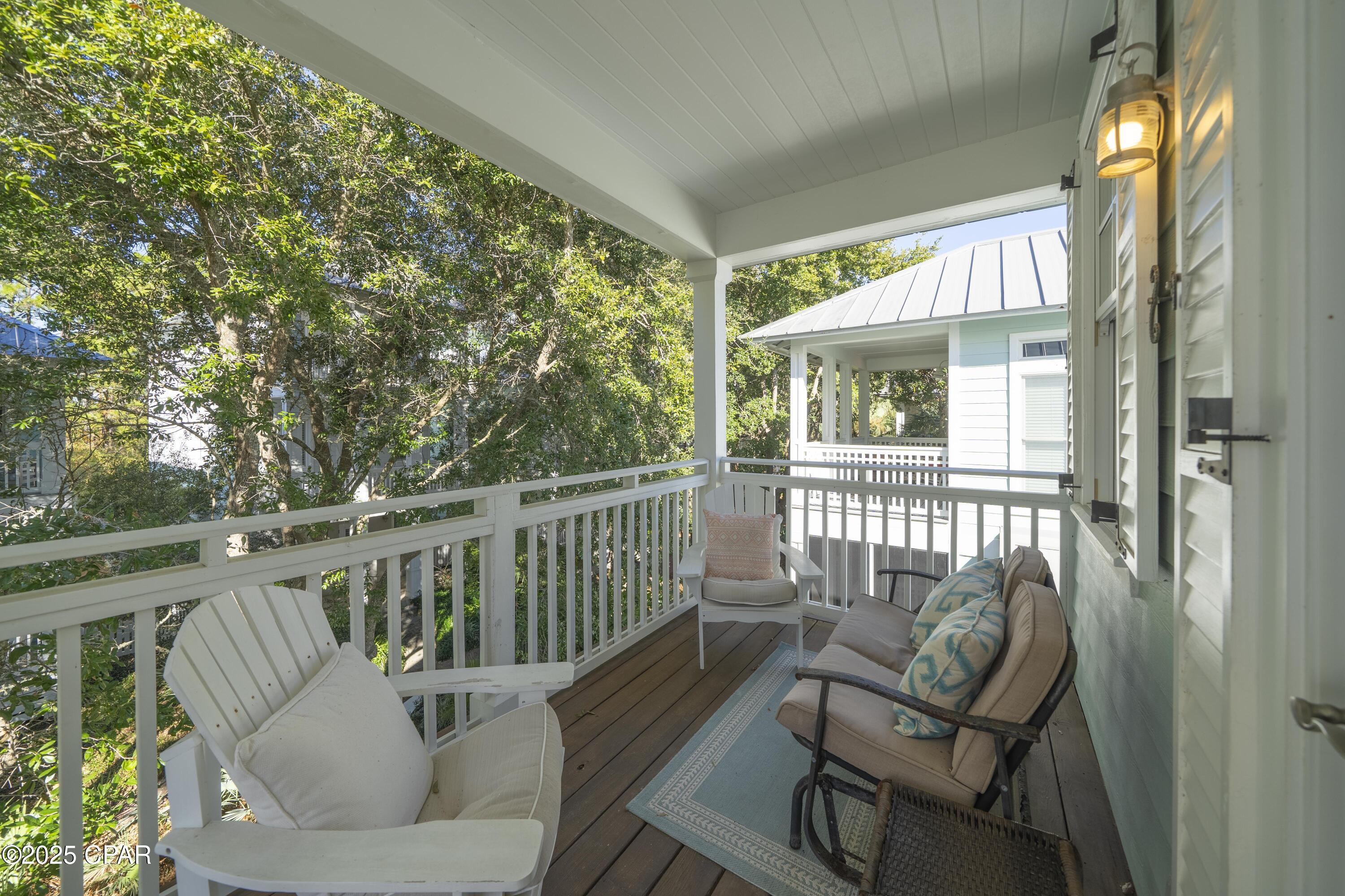 Listing photo id 7 for 148 Parkshore Drive