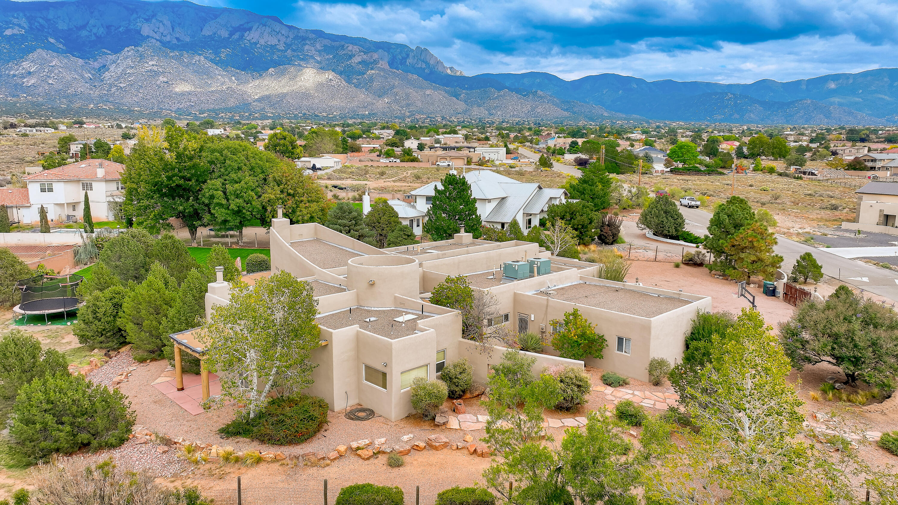 10421 OAKLAND Avenue NE Exterior Front