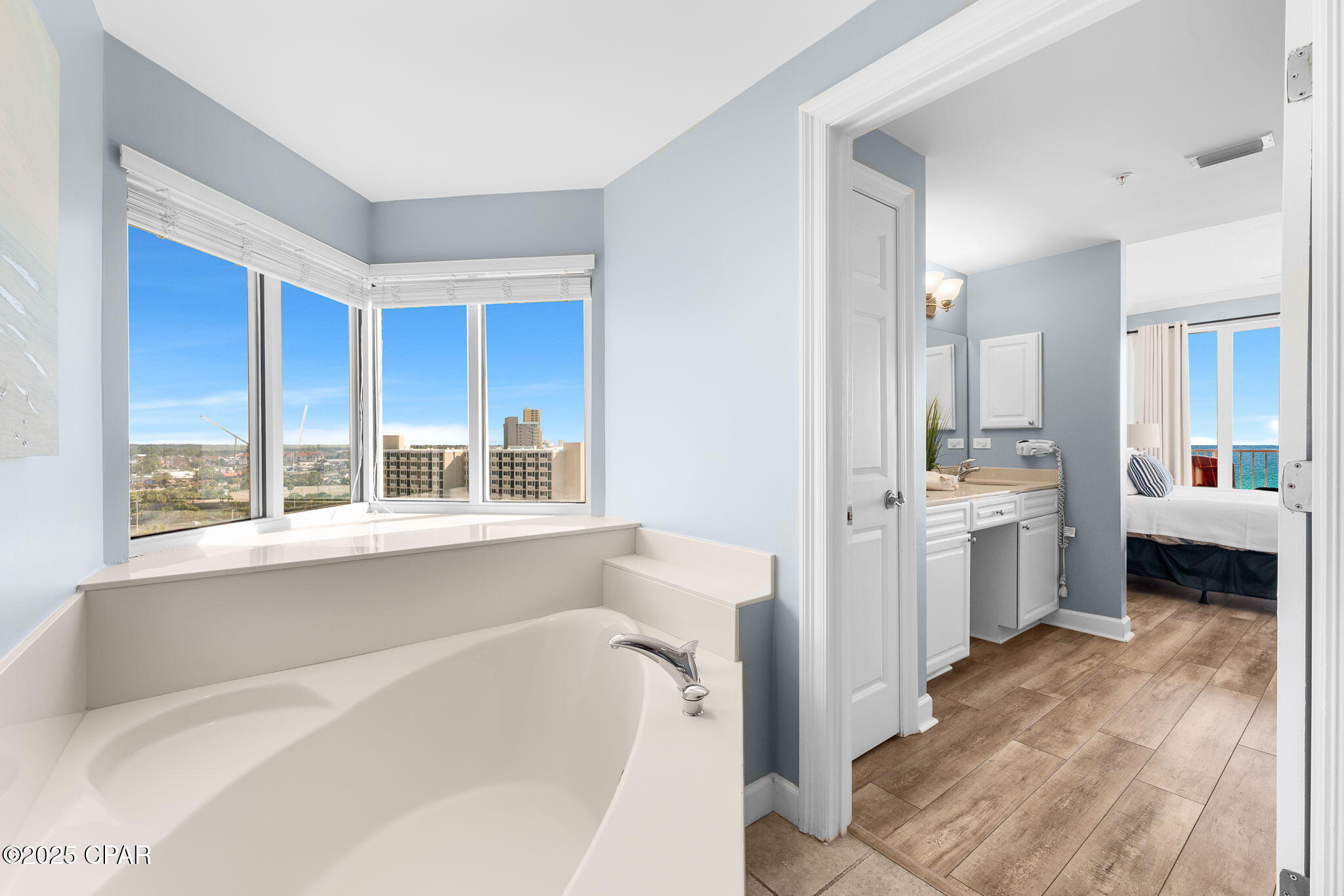 Image 20 For 9450 Thomas Drive 701a