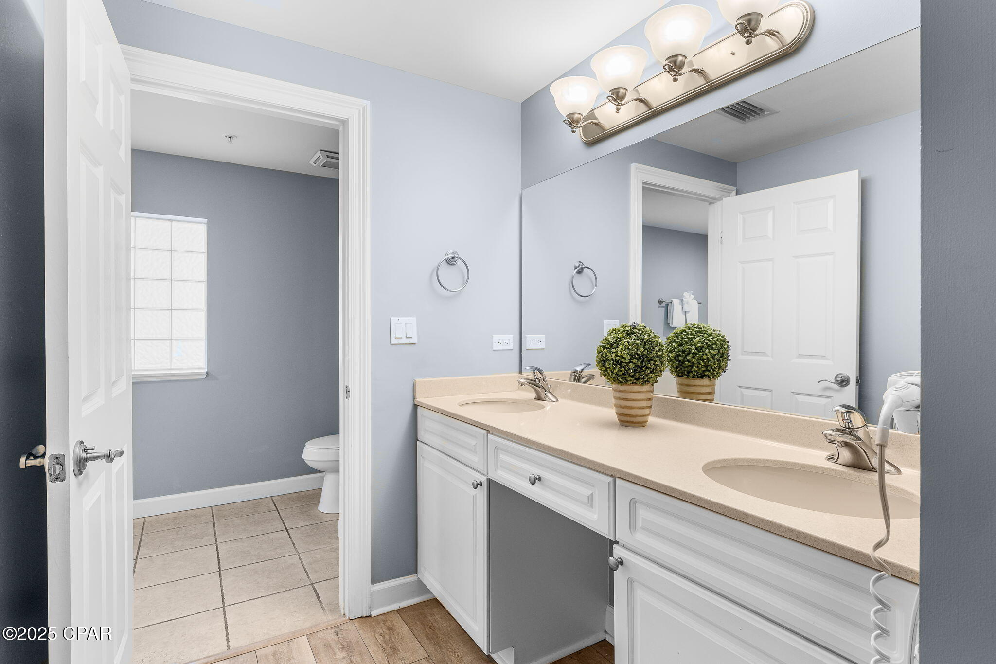 Image 27 For 9450 Thomas Drive 701a