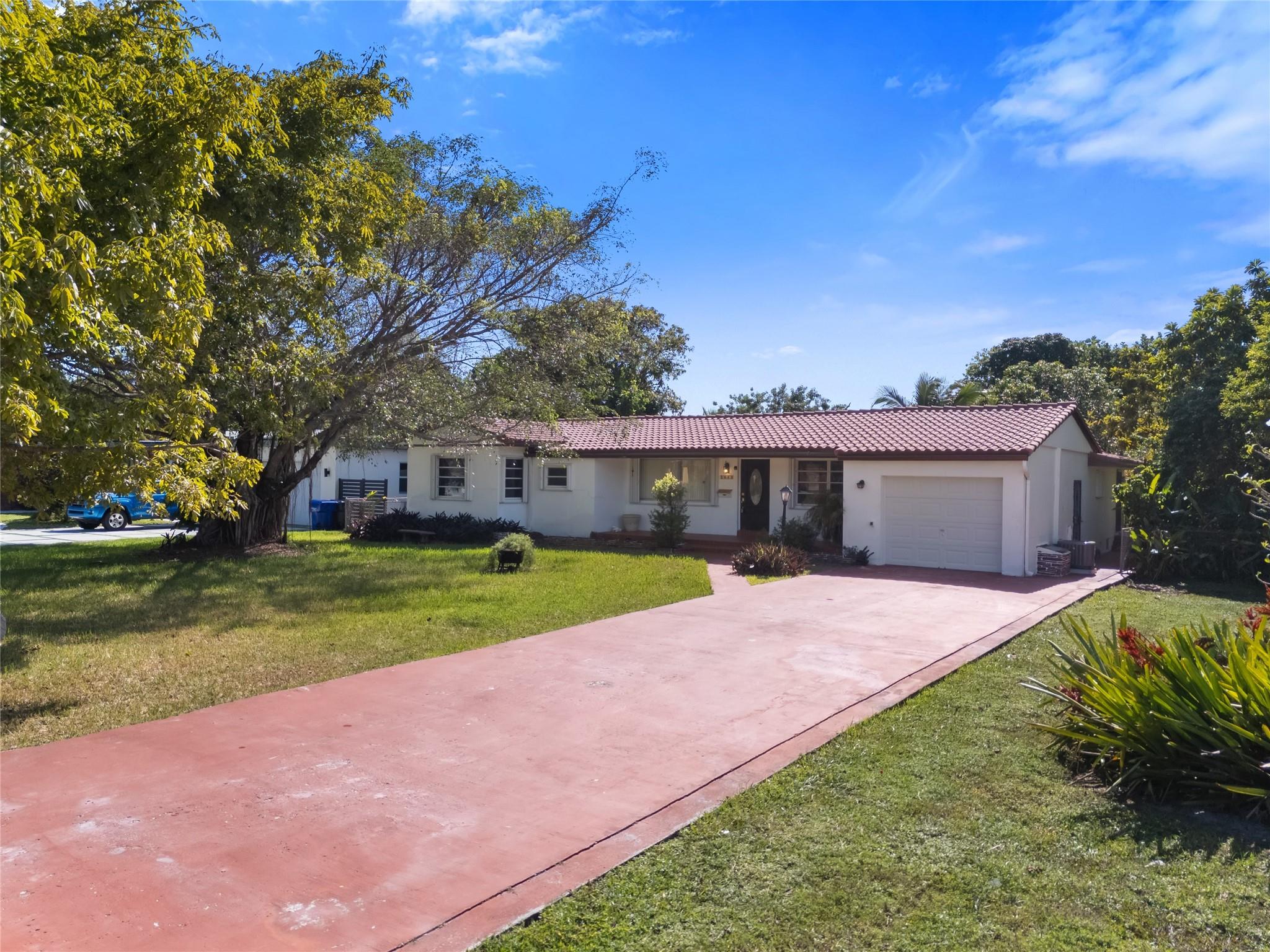 Hollywood Little Ranches