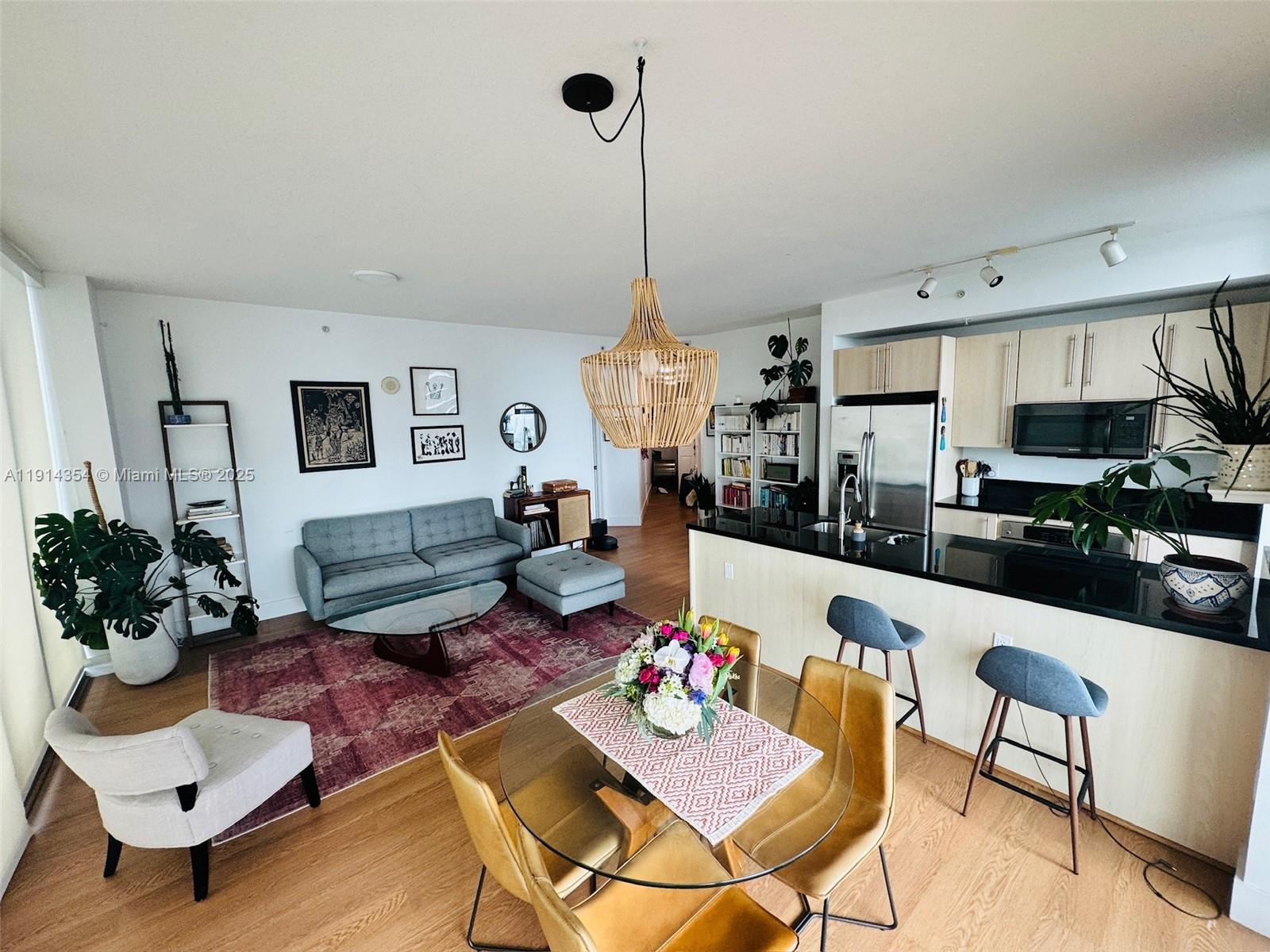 The Axis On Brickell Cond