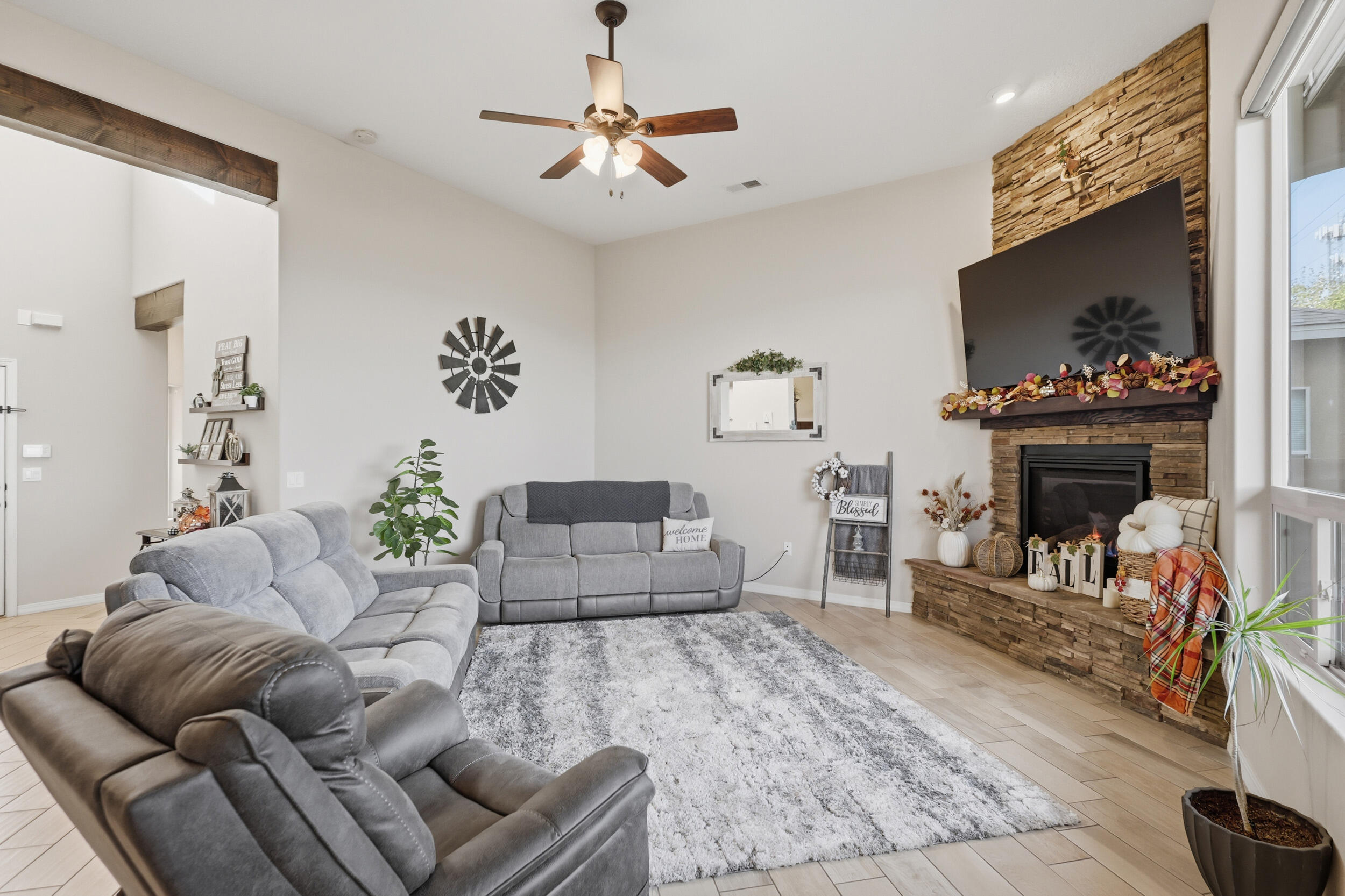 2560 Firewheel Avenue SW Living Room