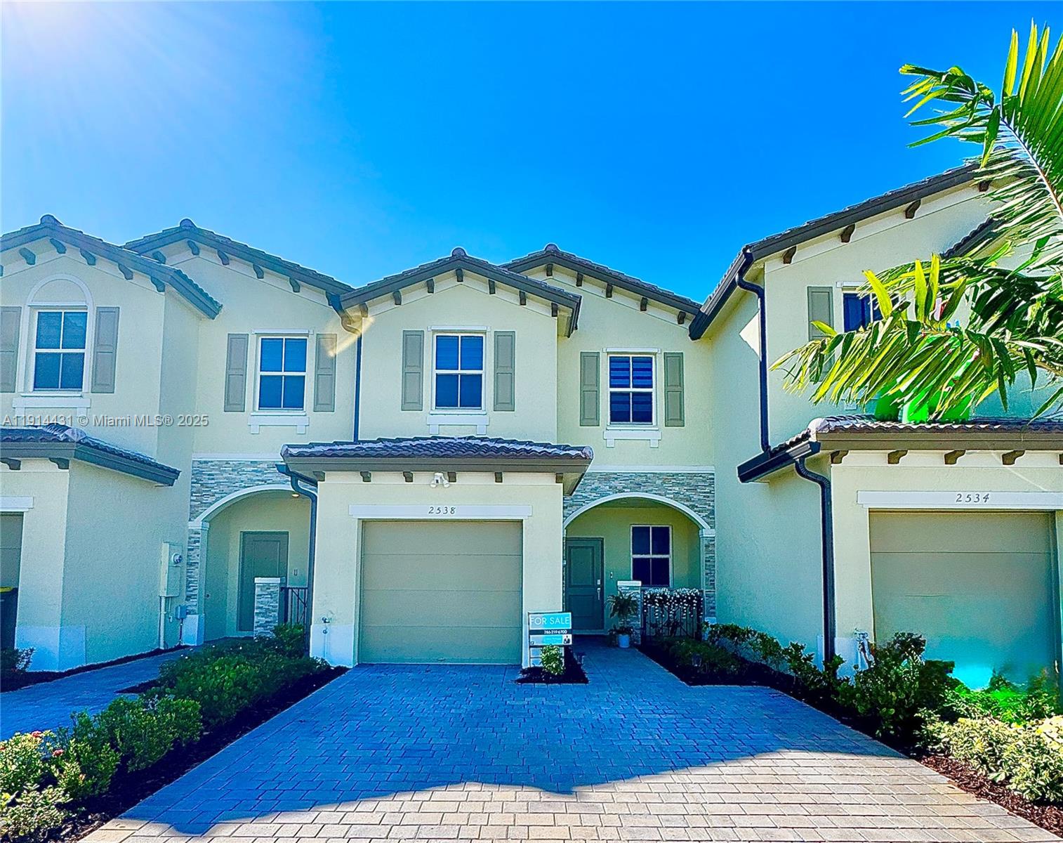 Excellent opportunity to own in a premier, amenity-rich master-planned community featuring a golf course, clubhouse, gym, pool, and much more. Conveniently located just 30 minutes from Miami, 20 minutes from Key Largo, and close to restaurants, shopping, hospitals, and daily essentials.
This nearly new 3-bed, 2.5-bath townhouse with a one-car garage offers modern living in one of South Miami-Dade's most desirable community.