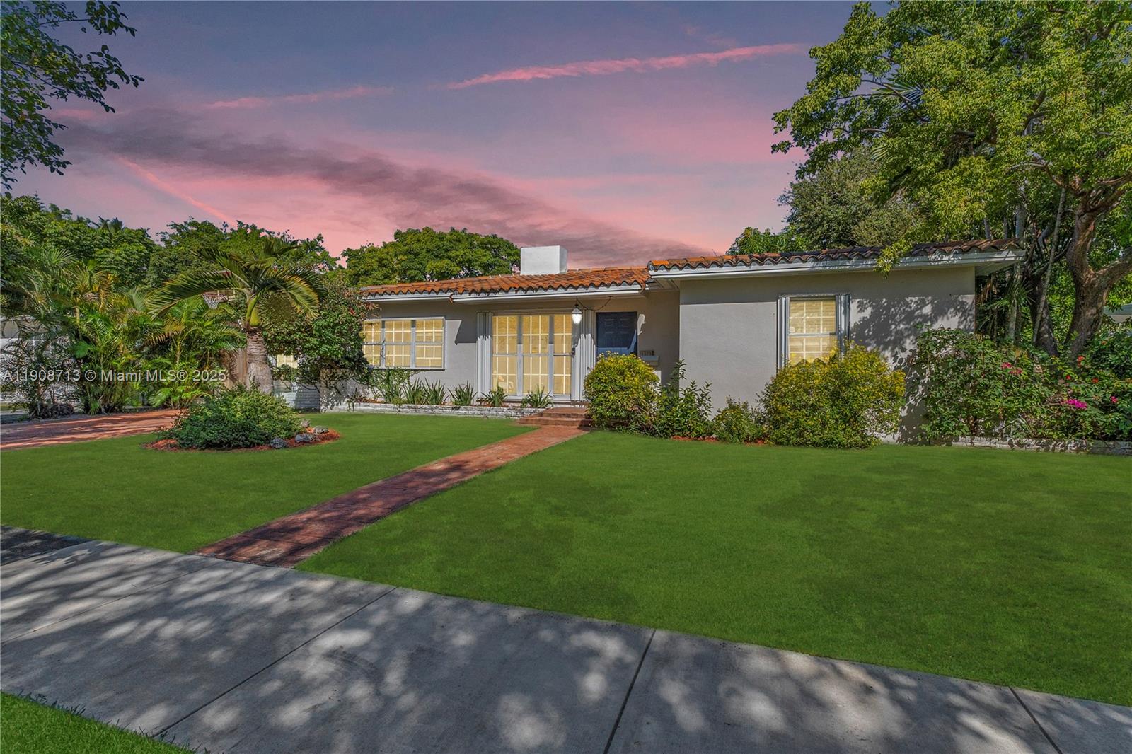 House for Sale in North Miami, FL