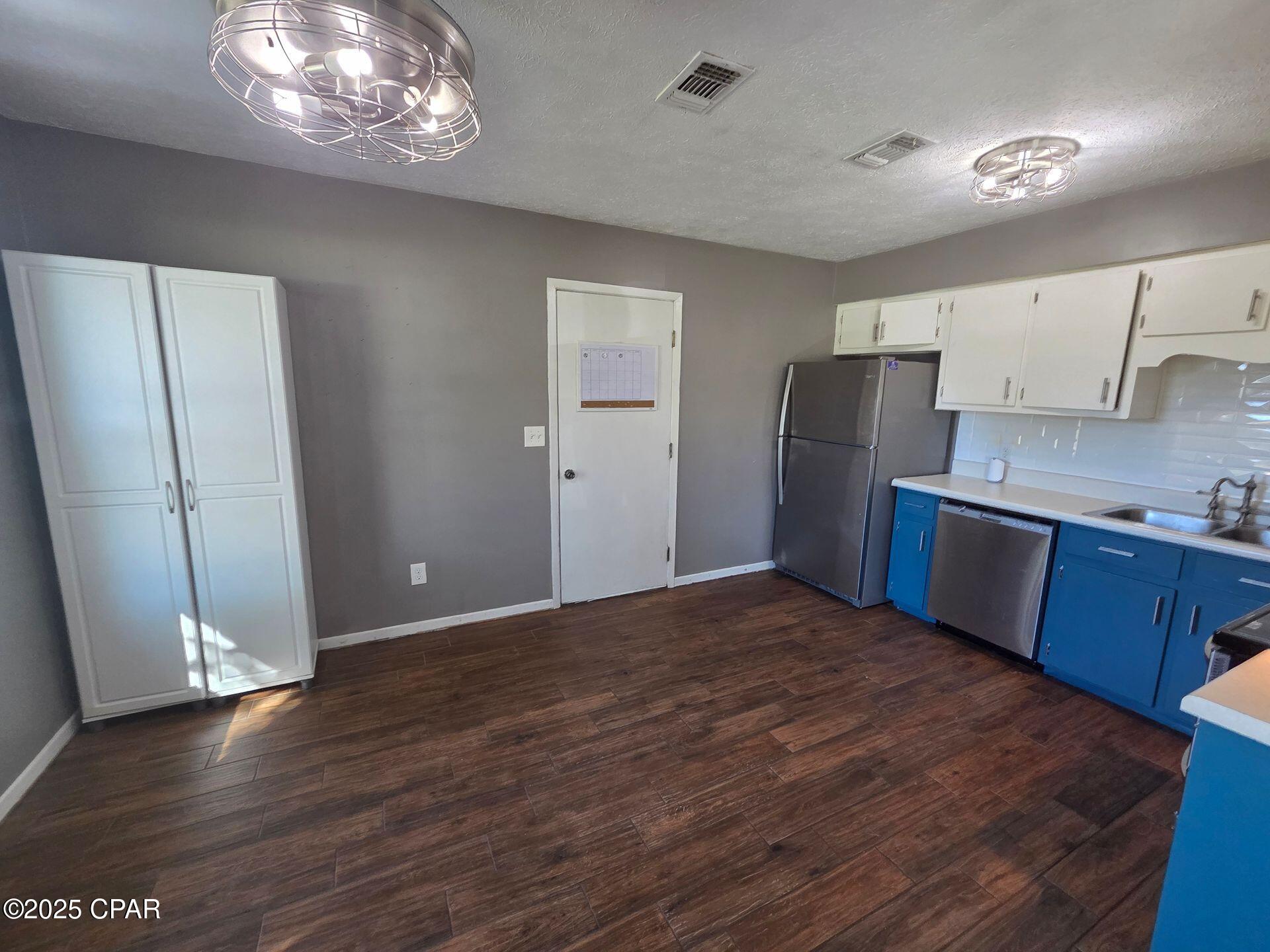 Image 2 For 209 Mary Ella Avenue