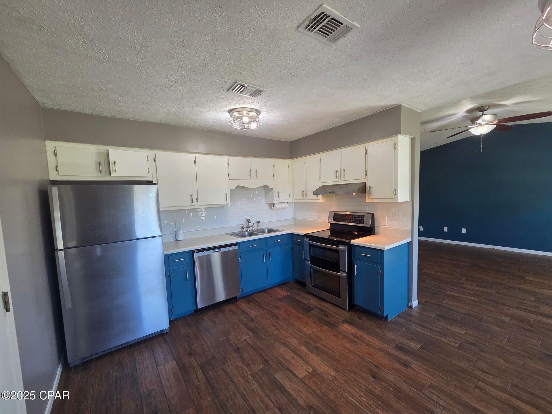 Image 3 For 209 Mary Ella Avenue