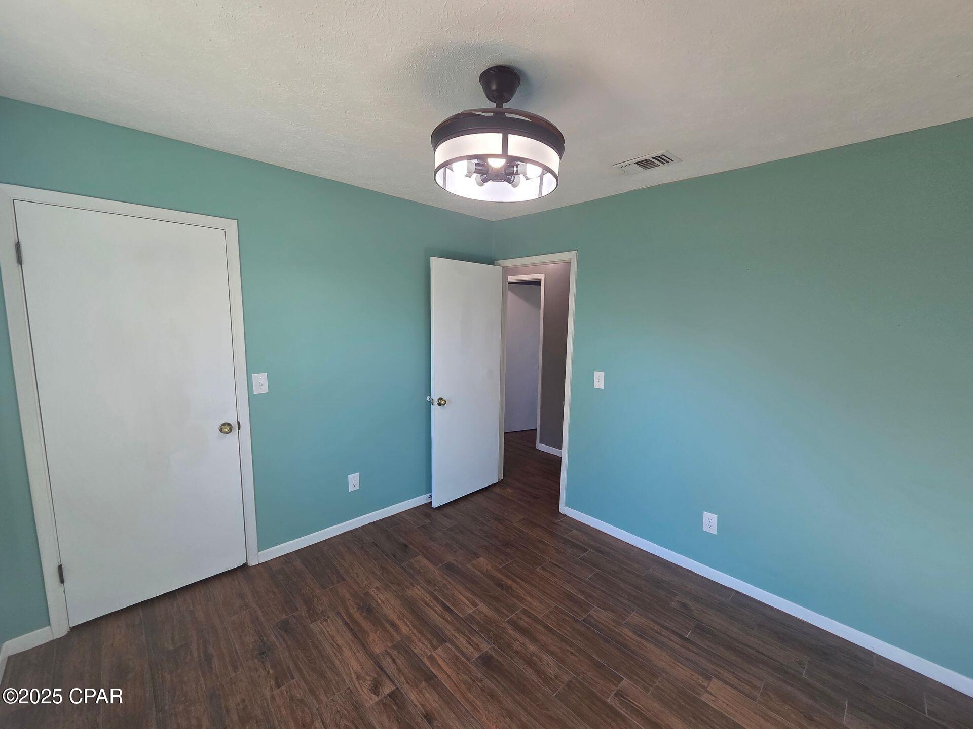 Image 7 For 209 Mary Ella Avenue