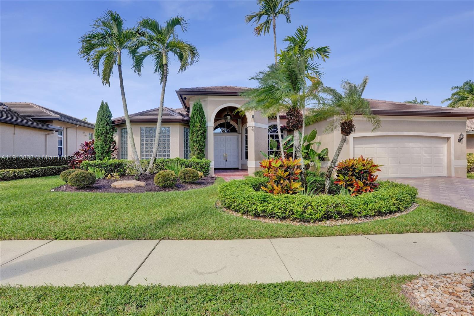 House for Sale in Weston, FL
