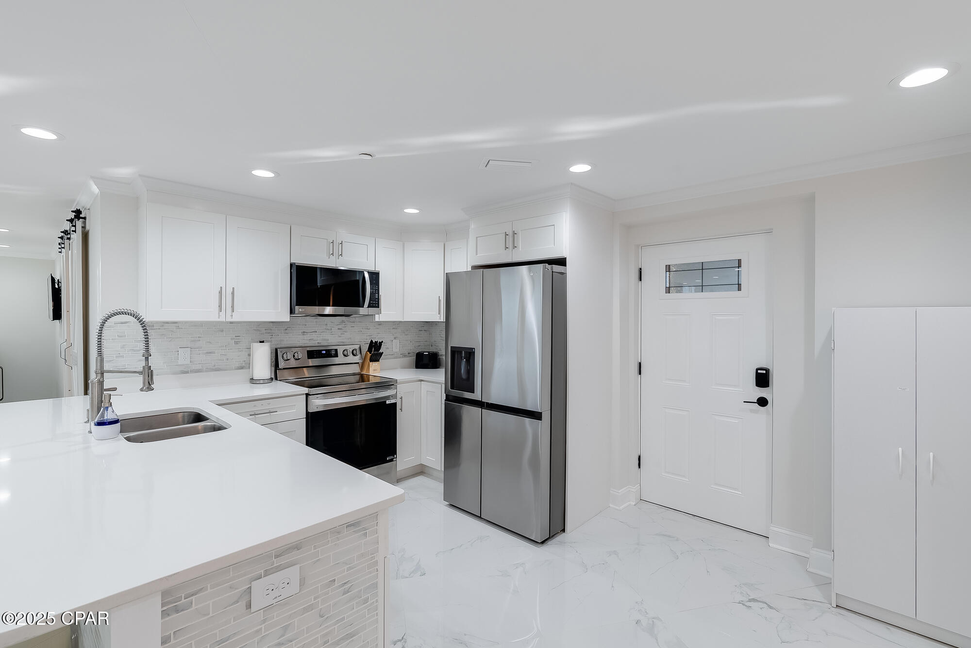 Image 13 For 9902 Thomas Drive L13