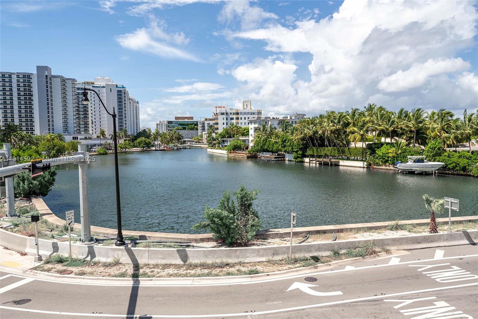 2600 Collins Ave 308