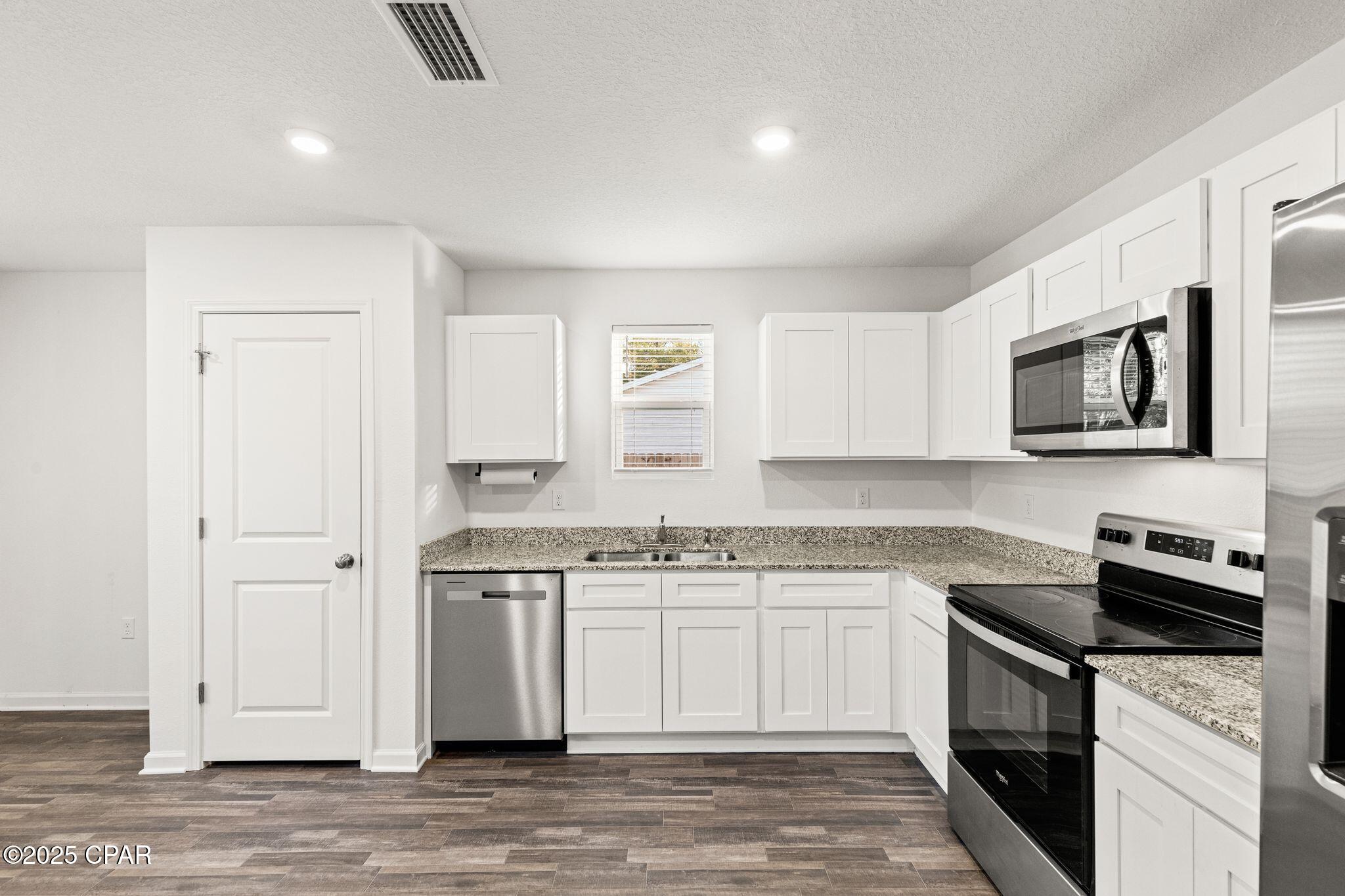 Image 11 For 3987 Oxford Avenue