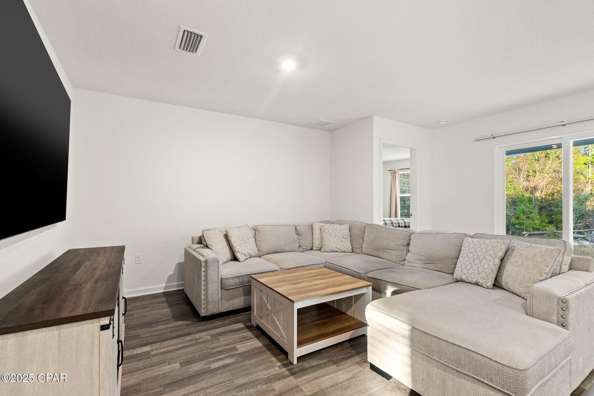 Image 13 For 3987 Oxford Avenue