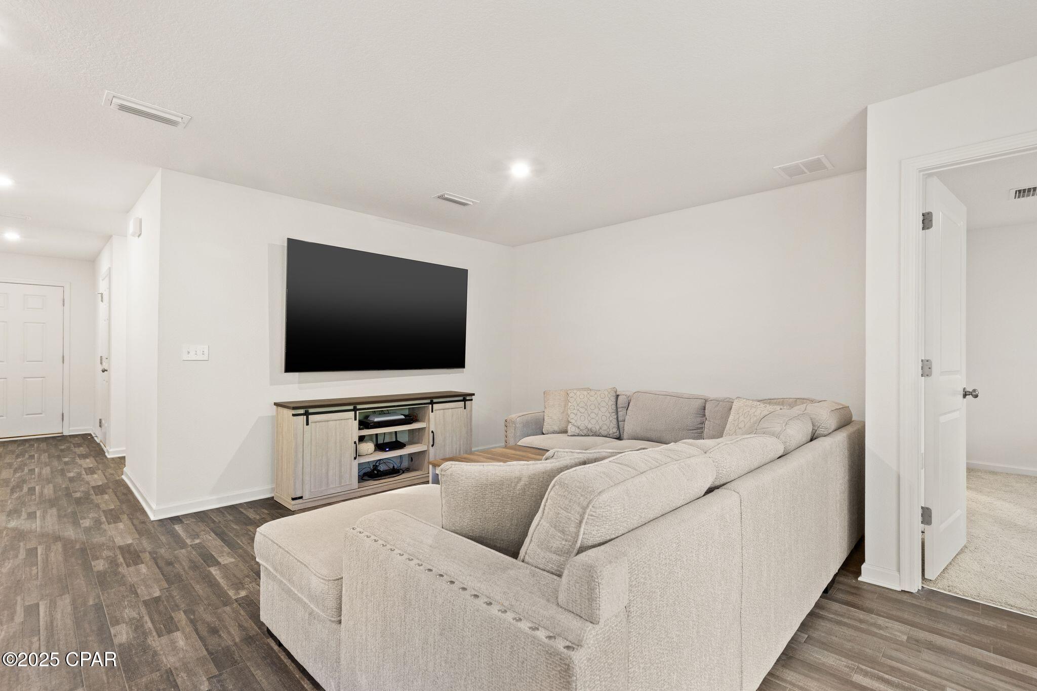 Image 14 For 3987 Oxford Avenue