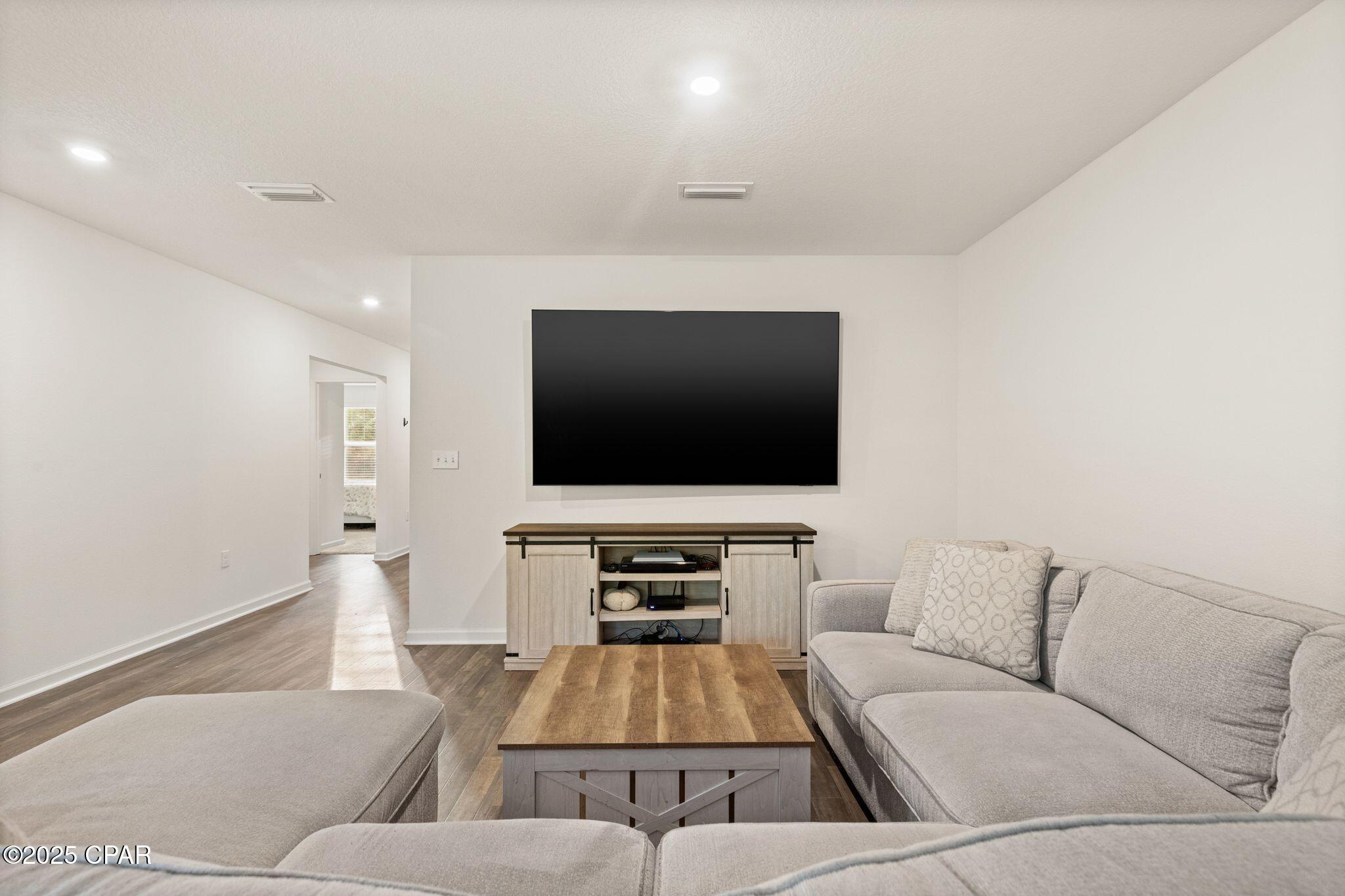 Image 15 For 3987 Oxford Avenue