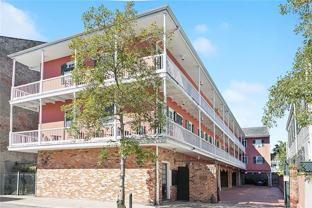 1127 Dauphine Street 203