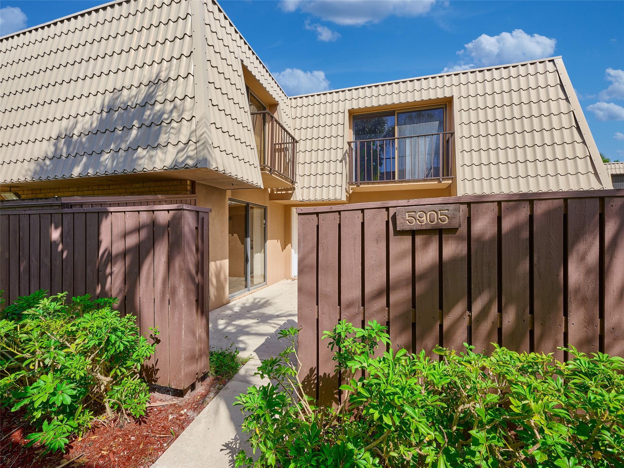 Village Of Sandalwood Lak