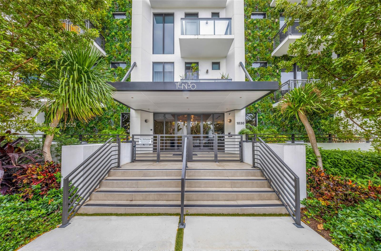 Condo for Sale in Miami Beach, FL