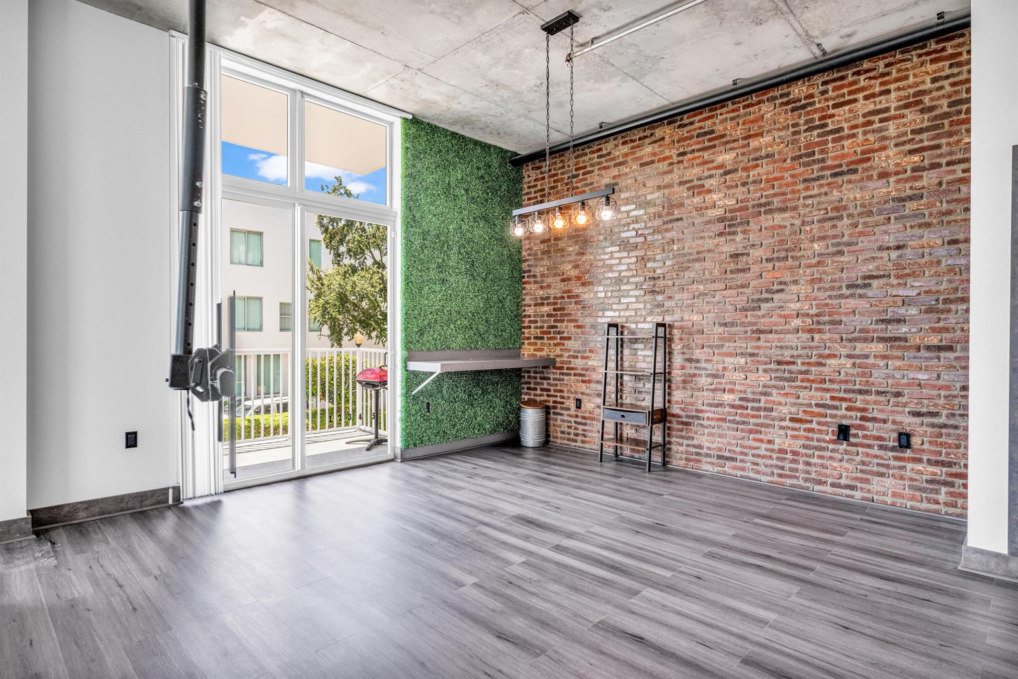 Lofts At Hollywood Statio