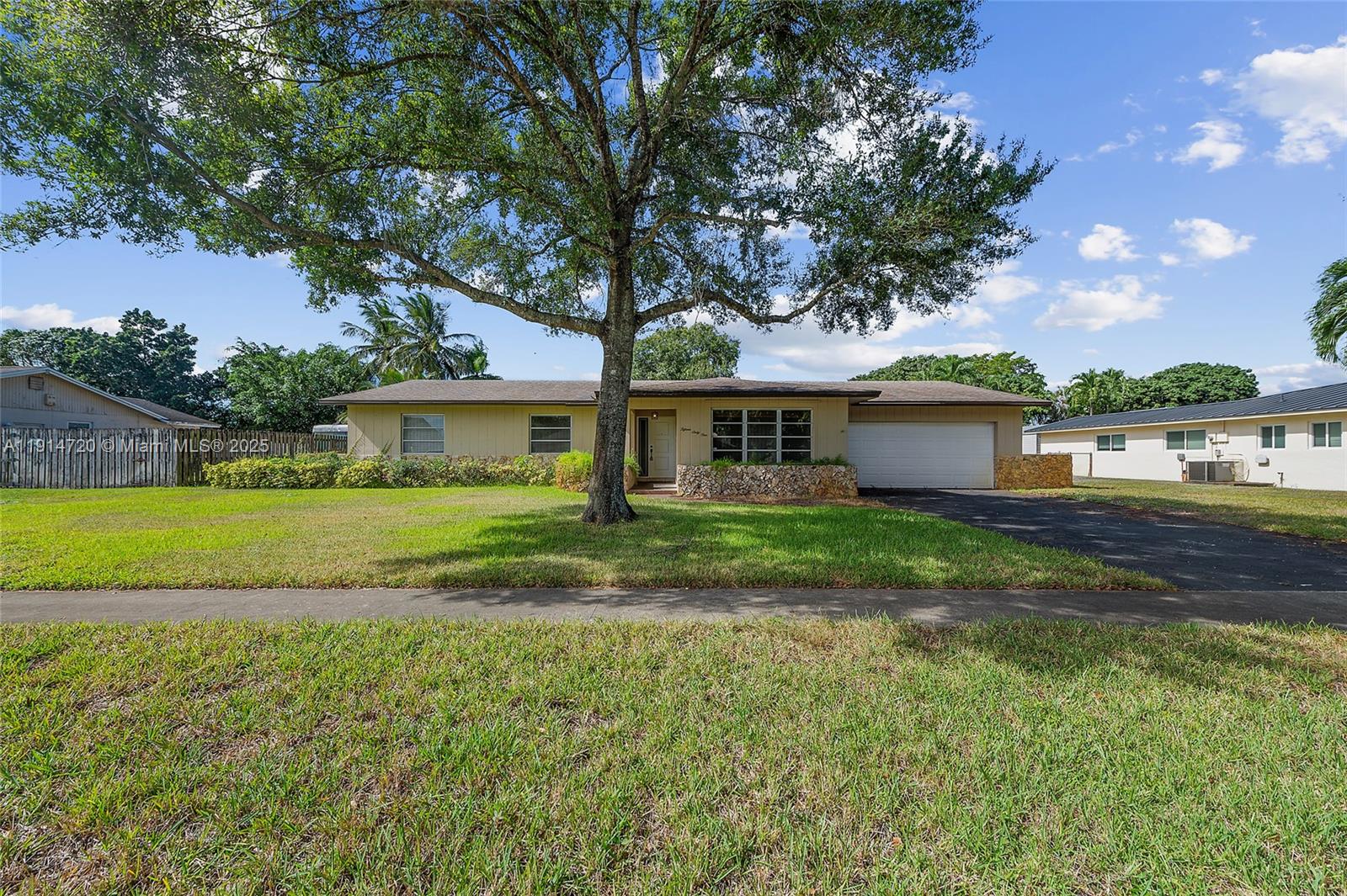 Royal Palm South Sec 1