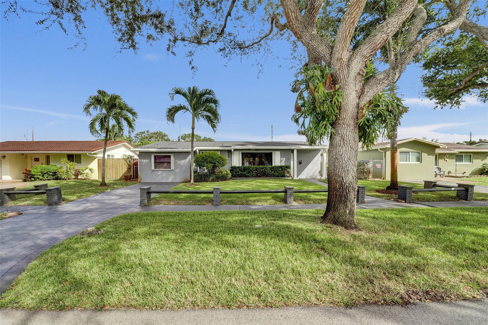 2201 N 49th Ave, Hollywood, FL 33021