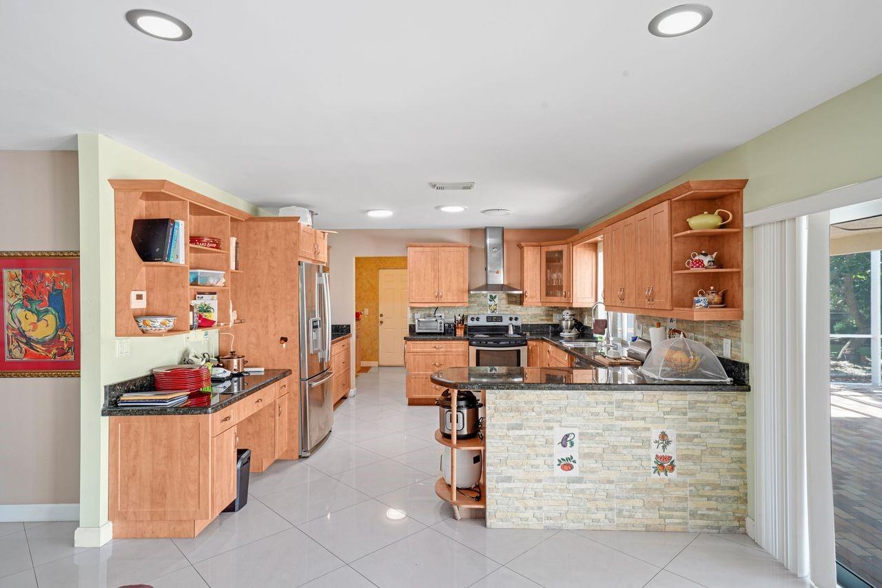 Homes for sale in Tamarac, FL | 6207 Royal Poinciana Ln, Tamarac, FL 33319 | MLS# F10537018