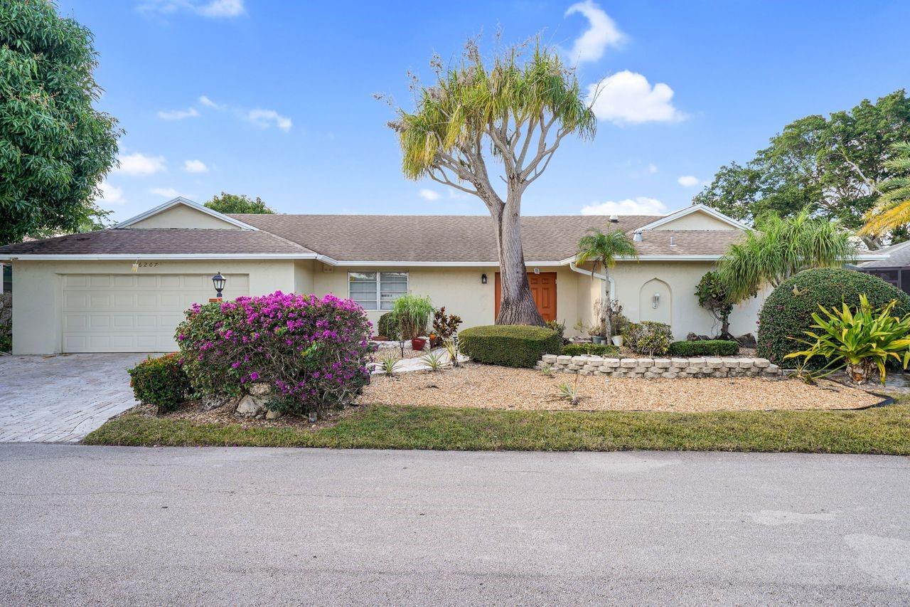 Homes for sale in Tamarac, FL | 6207 Royal Poinciana Ln, Tamarac, FL 33319 | MLS# F10537018