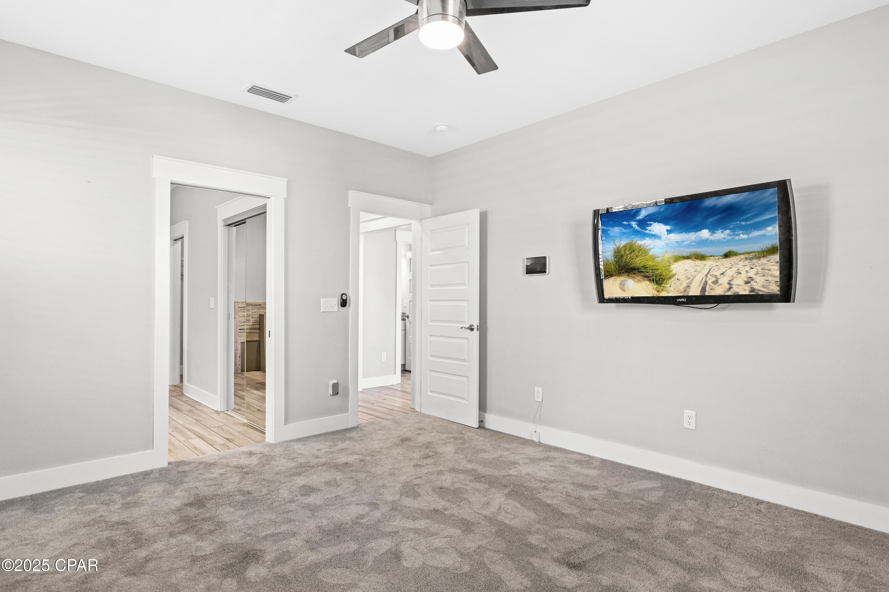 Image 11 For 6222 Pinetree Avenue