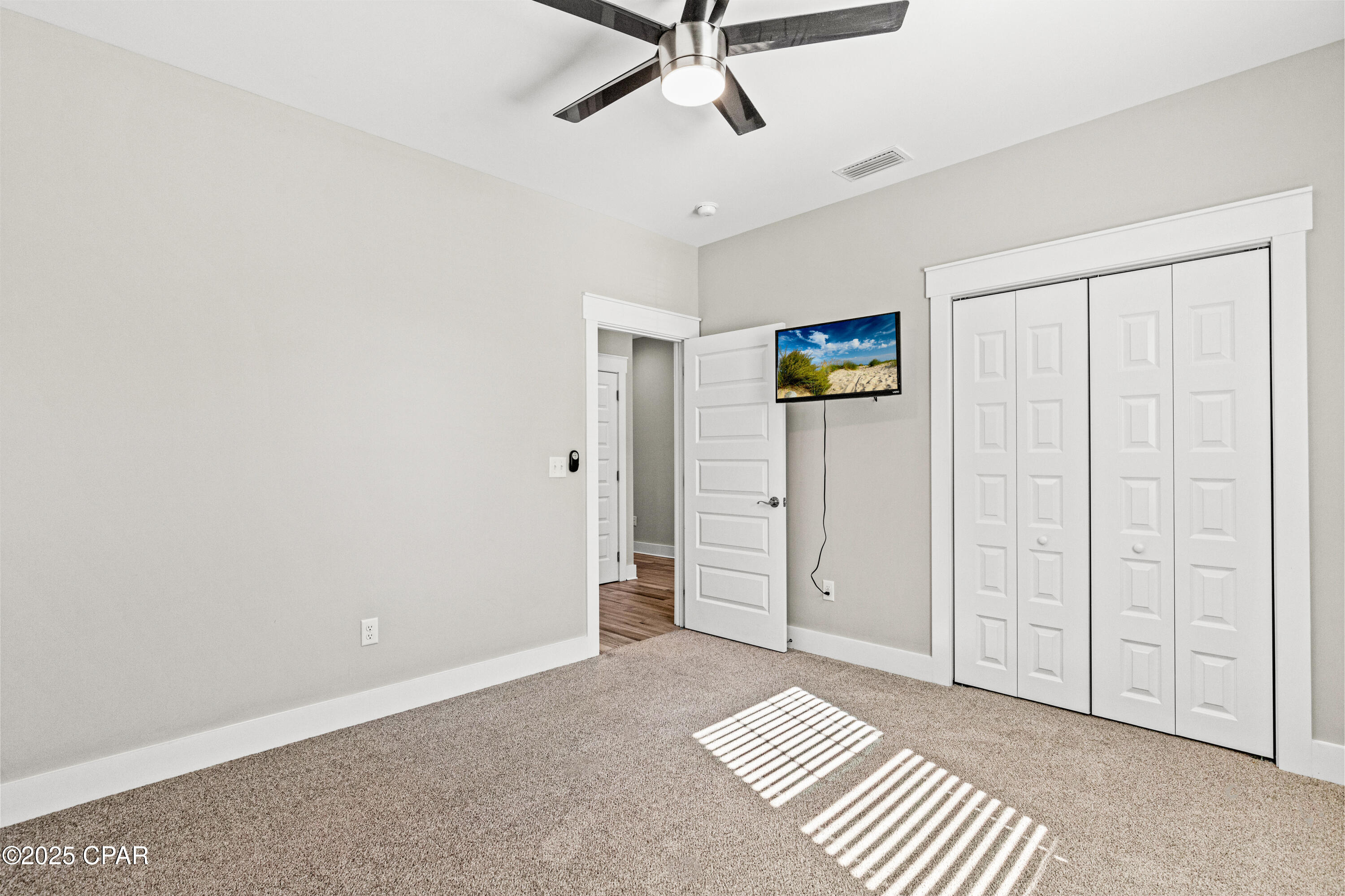 Image 14 For 6222 Pinetree Avenue