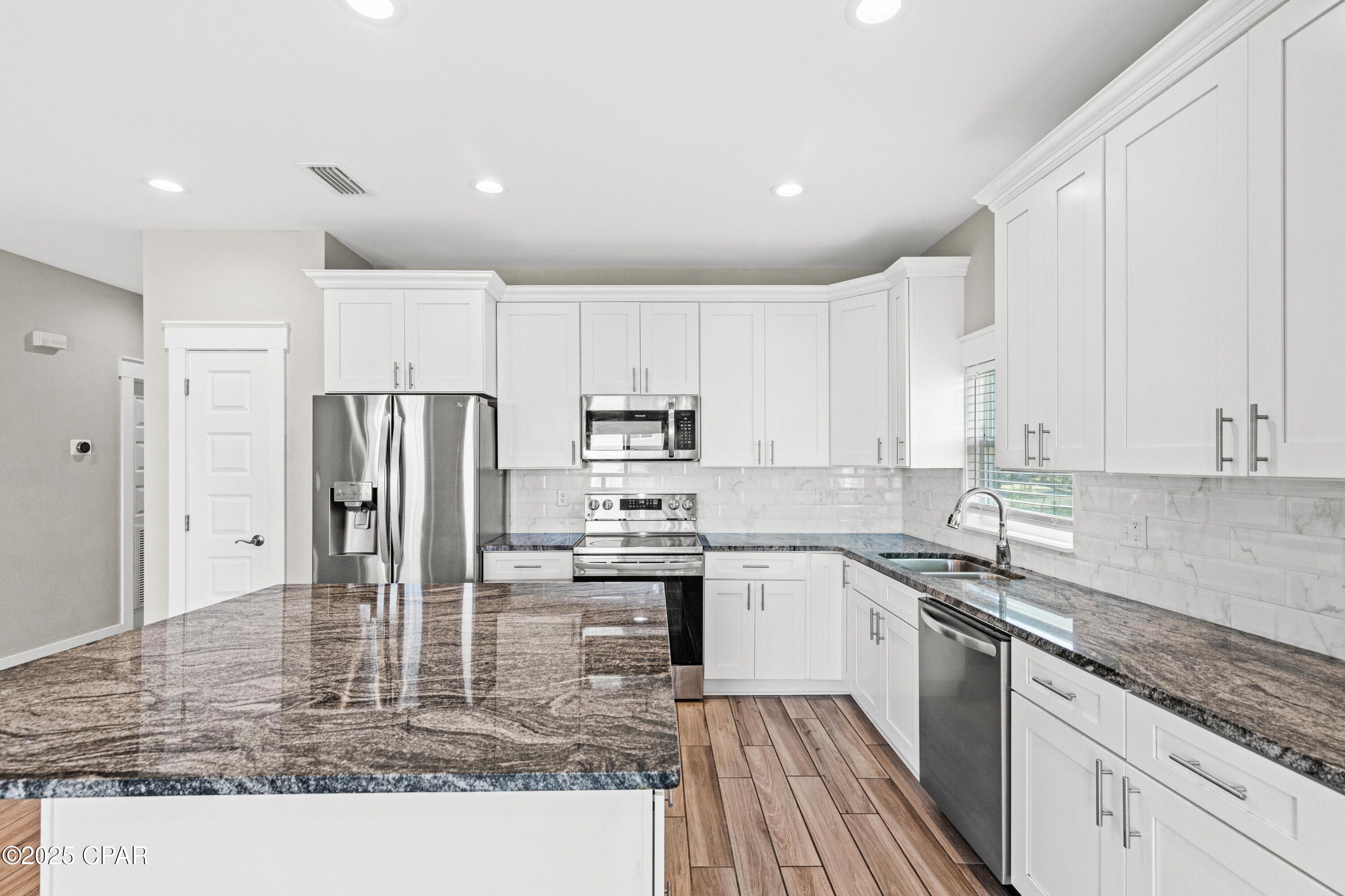 Image 19 For 6222 Pinetree Avenue