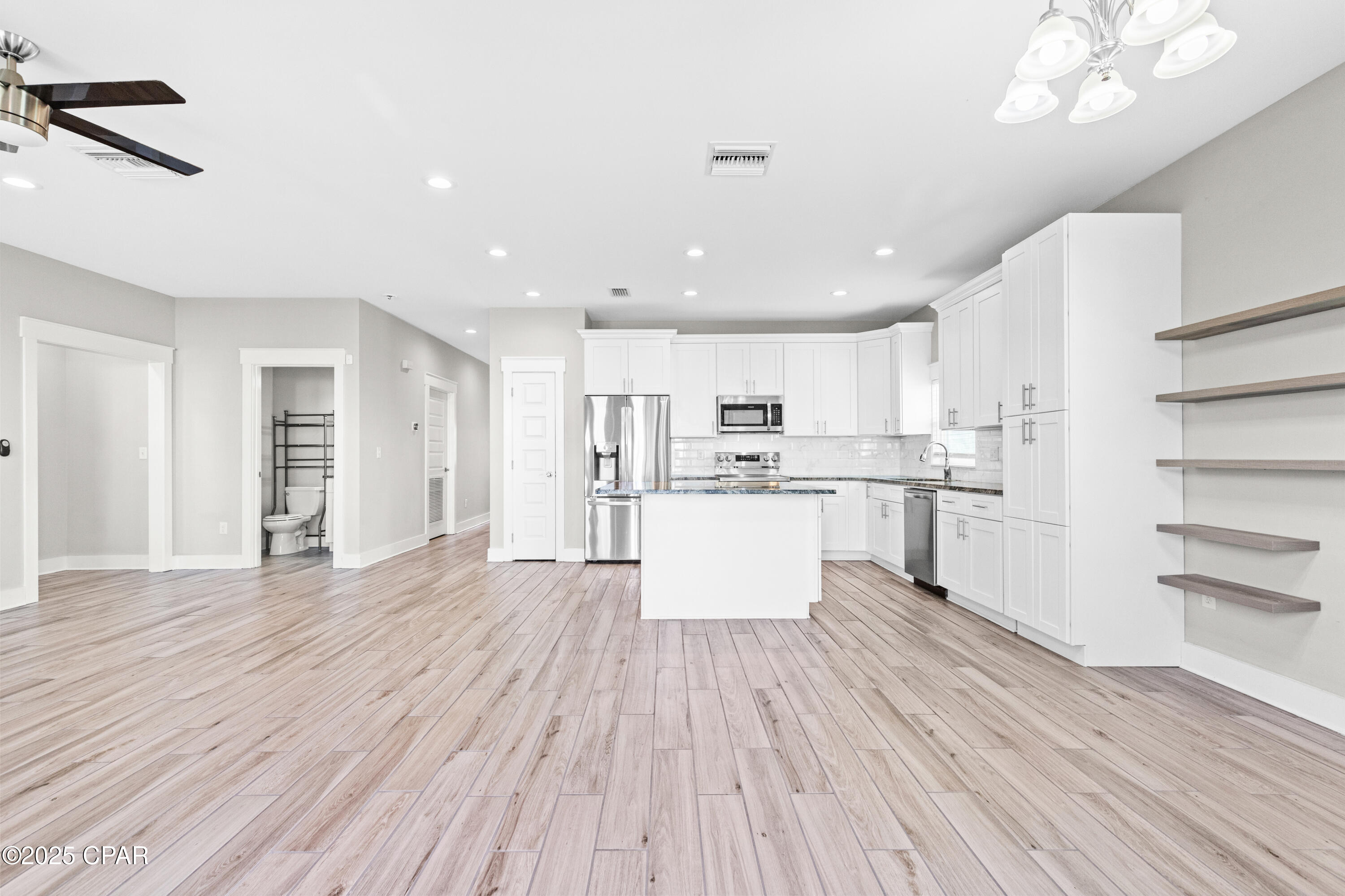 Image 2 For 6222 Pinetree Avenue